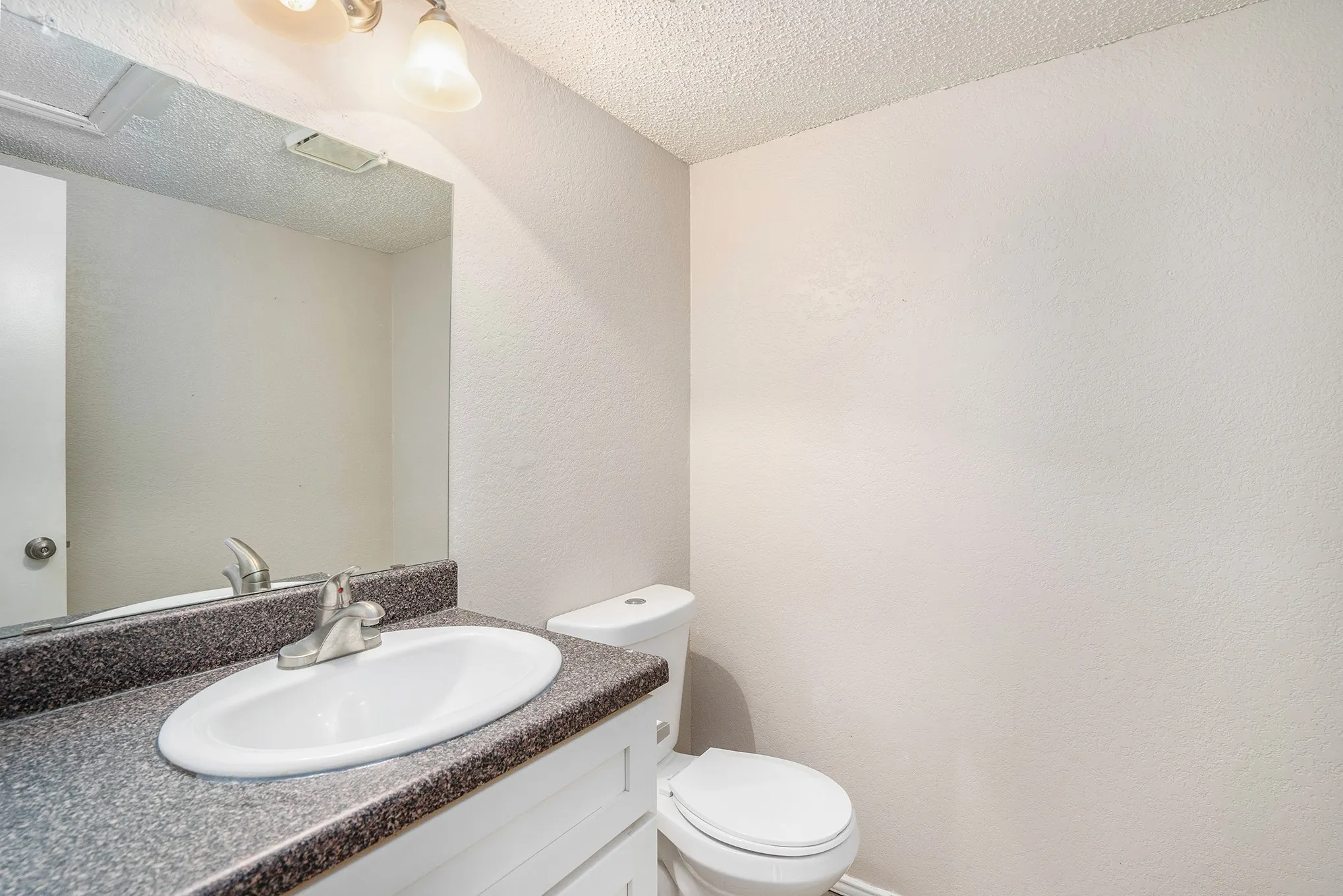 Apartment For Rent in Tarrant County , 3301 Aurora Street D, Haltom City, Texas 76117, 2 Bedroom, 2 Bathroom, Garage spaces, 1,120 Sqft, built in 1985, mls#21276162, Real Estate Agent in Haltom City, Homes For Rent in Tarrant county, Homes For Rent in Haltom City, Realtor in Haltom City Texas, Real Estate Brokerage Independent Realty Texas, Luminita Cordes Realtor