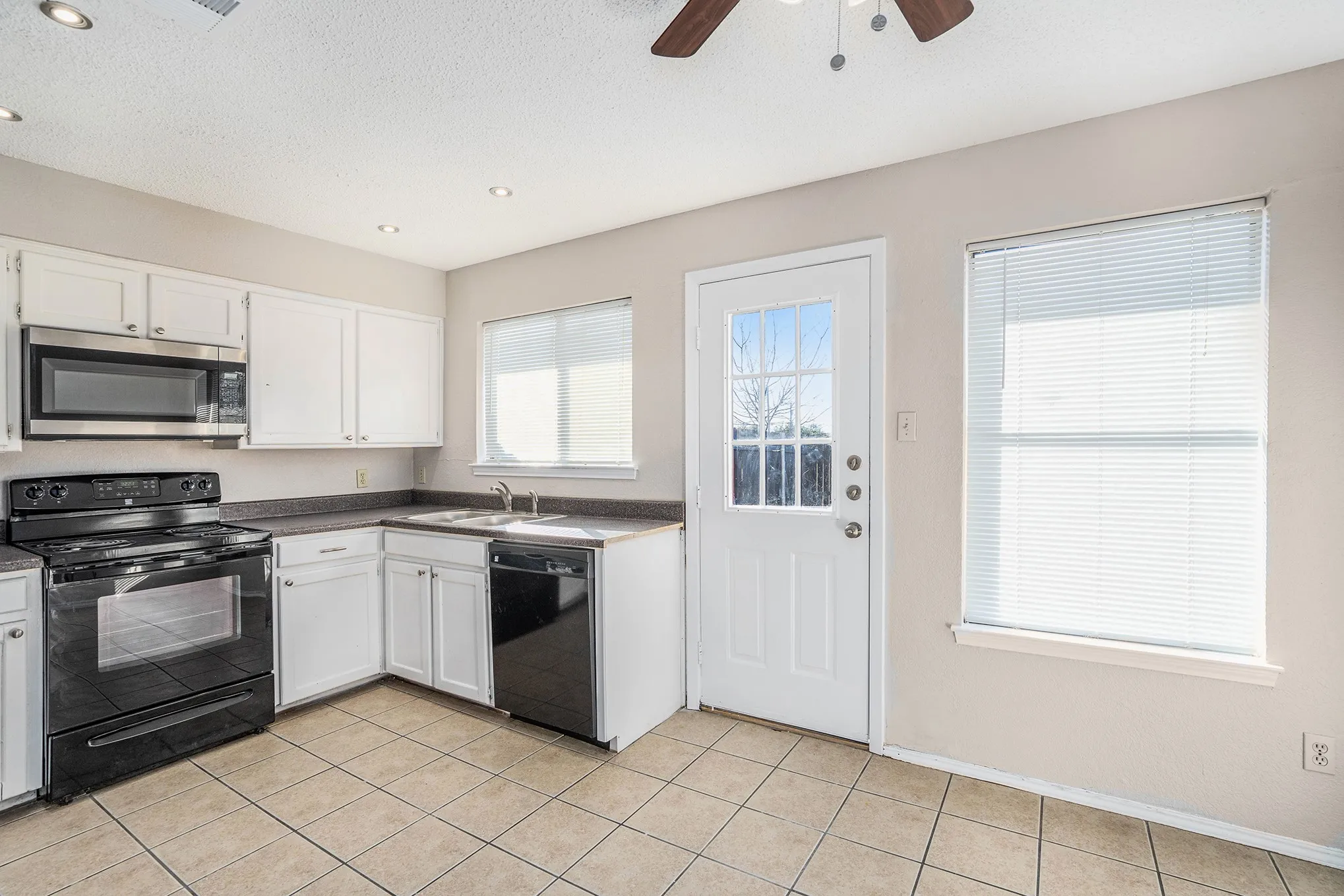 Apartment For Rent in Tarrant County , 3301 Aurora Street D, Haltom City, Texas 76117, 2 Bedroom, 2 Bathroom, Garage spaces, 1,120 Sqft, built in 1985, mls#21276162, Real Estate Agent in Haltom City, Homes For Rent in Tarrant county, Homes For Rent in Haltom City, Realtor in Haltom City Texas, Real Estate Brokerage Independent Realty Texas, Luminita Cordes Realtor