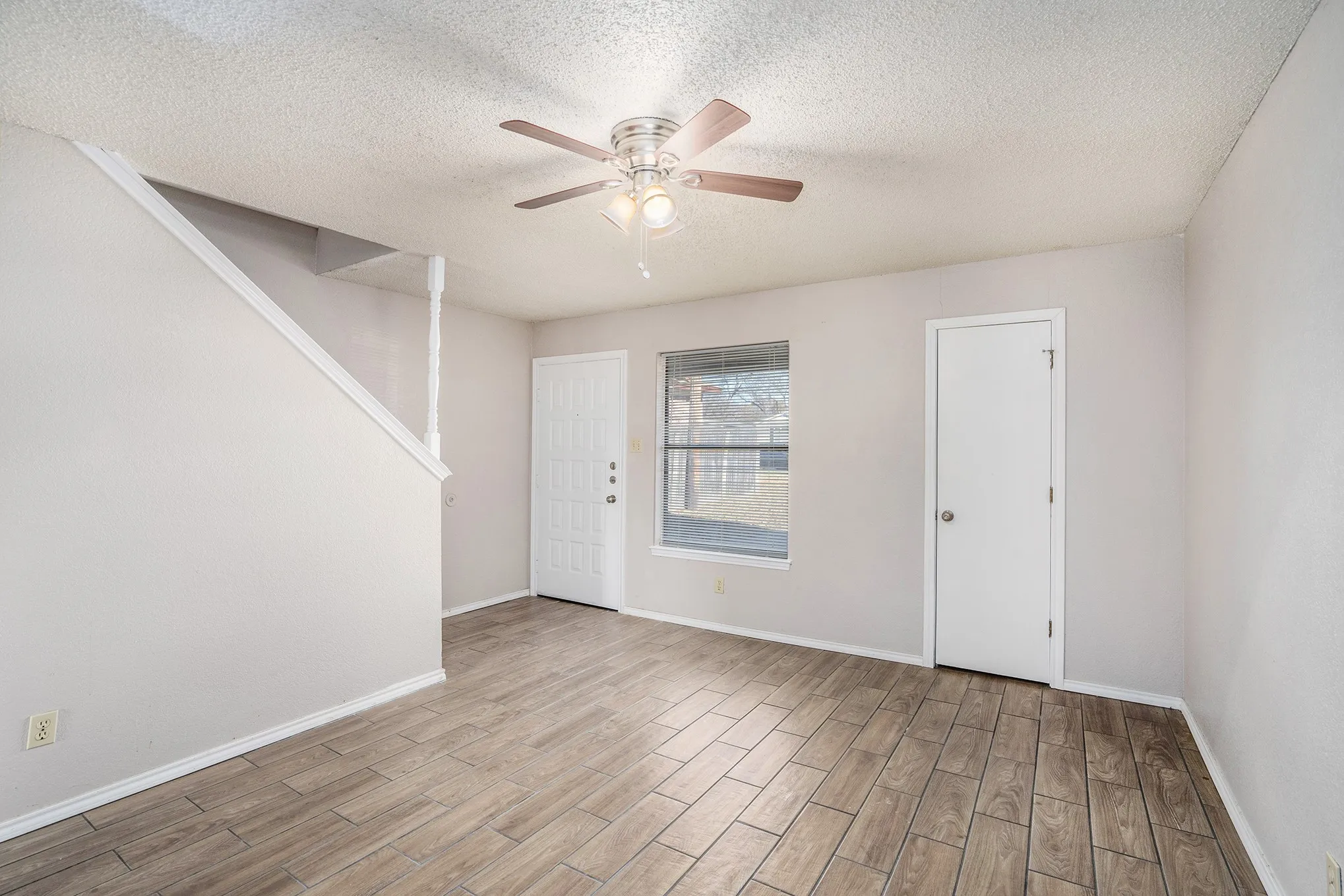 Apartment For Rent in Tarrant County , 3301 Aurora Street D, Haltom City, Texas 76117, 2 Bedroom, 2 Bathroom, Garage spaces, 1,120 Sqft, built in 1985, mls#21276162, Real Estate Agent in Haltom City, Homes For Rent in Tarrant county, Homes For Rent in Haltom City, Realtor in Haltom City Texas, Real Estate Brokerage Independent Realty Texas, Luminita Cordes Realtor