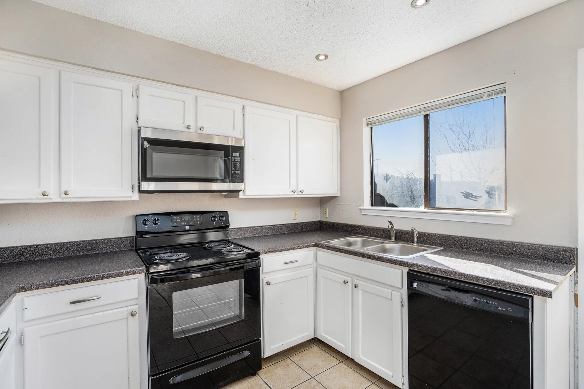 Apartment For Rent in Tarrant County , 3301 Aurora Street D, Haltom City, Texas 76117, 2 Bedroom, 2 Bathroom, Garage spaces, 1,120 Sqft, built in 1985, mls#21276162, Real Estate Agent in Haltom City, Homes For Rent in Tarrant county, Homes For Rent in Haltom City, Realtor in Haltom City Texas, Real Estate Brokerage Independent Realty Texas, Luminita Cordes Realtor