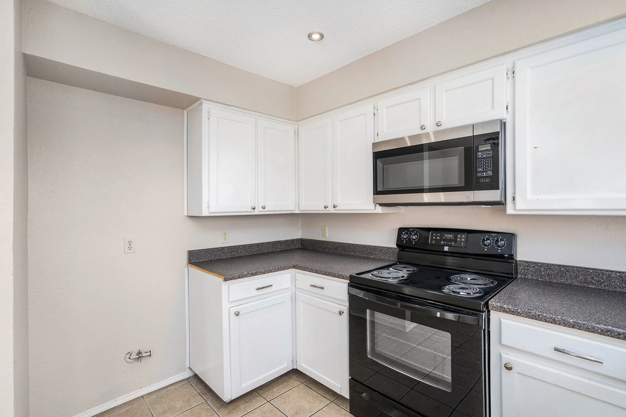 Apartment For Rent in Tarrant County , 3301 Aurora Street D, Haltom City, Texas 76117, 2 Bedroom, 2 Bathroom, Garage spaces, 1,120 Sqft, built in 1985, mls#21276162, Real Estate Agent in Haltom City, Homes For Rent in Tarrant county, Homes For Rent in Haltom City, Realtor in Haltom City Texas, Real Estate Brokerage Independent Realty Texas, Luminita Cordes Realtor