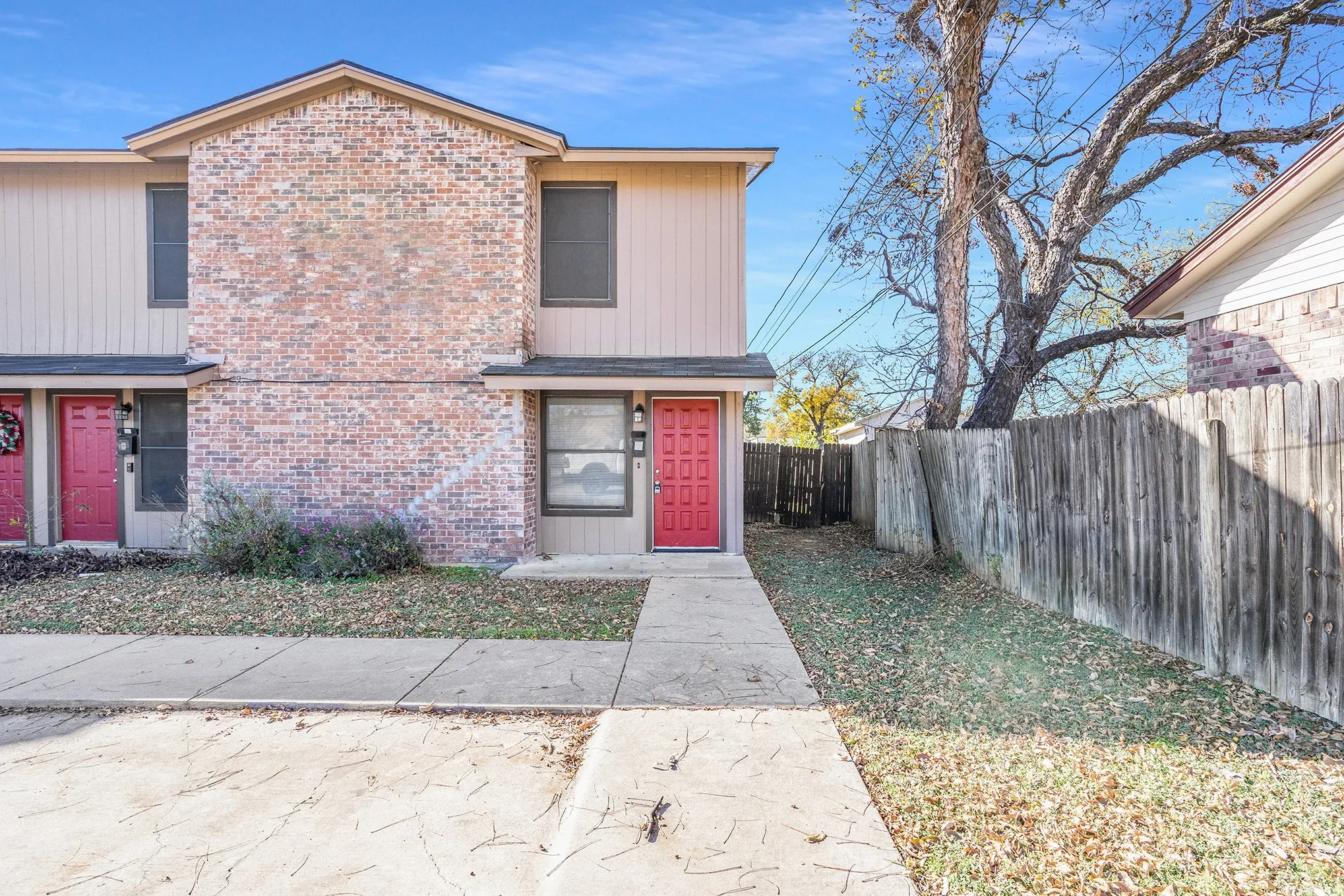 Apartment For Rent in Tarrant County , 3301 Aurora Street D, Haltom City, Texas 76117, 2 Bedroom, 2 Bathroom, Garage spaces, 1,120 Sqft, built in 1985, mls#21276162, Real Estate Agent in Haltom City, Homes For Rent in Tarrant county, Homes For Rent in Haltom City, Realtor in Haltom City Texas, Real Estate Brokerage Independent Realty Texas, Luminita Cordes Realtor