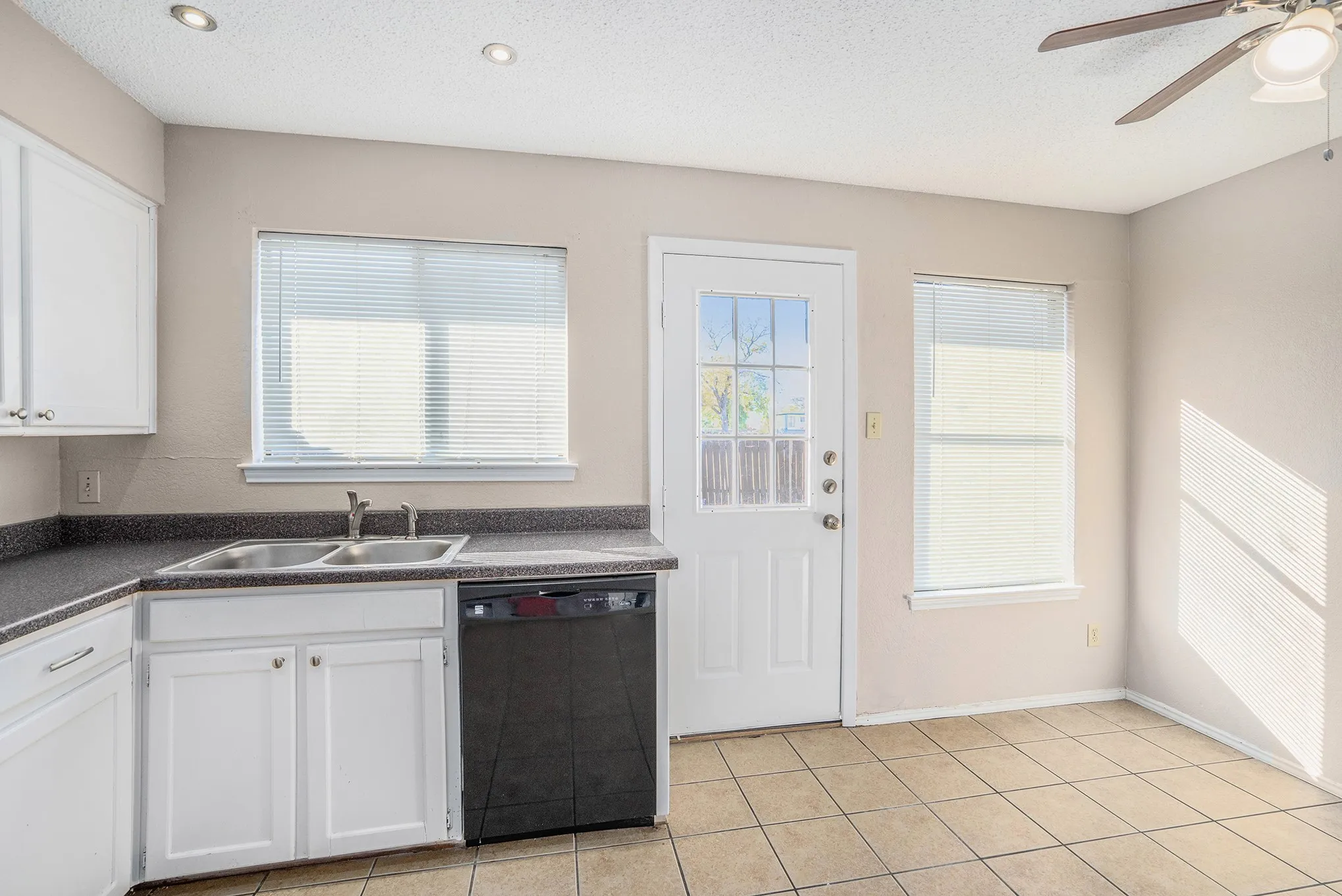 Apartment For Rent in Tarrant County , 3301 Aurora Street D, Haltom City, Texas 76117, 2 Bedroom, 2 Bathroom, Garage spaces, 1,120 Sqft, built in 1985, mls#21276162, Real Estate Agent in Haltom City, Homes For Rent in Tarrant county, Homes For Rent in Haltom City, Realtor in Haltom City Texas, Real Estate Brokerage Independent Realty Texas, Luminita Cordes Realtor