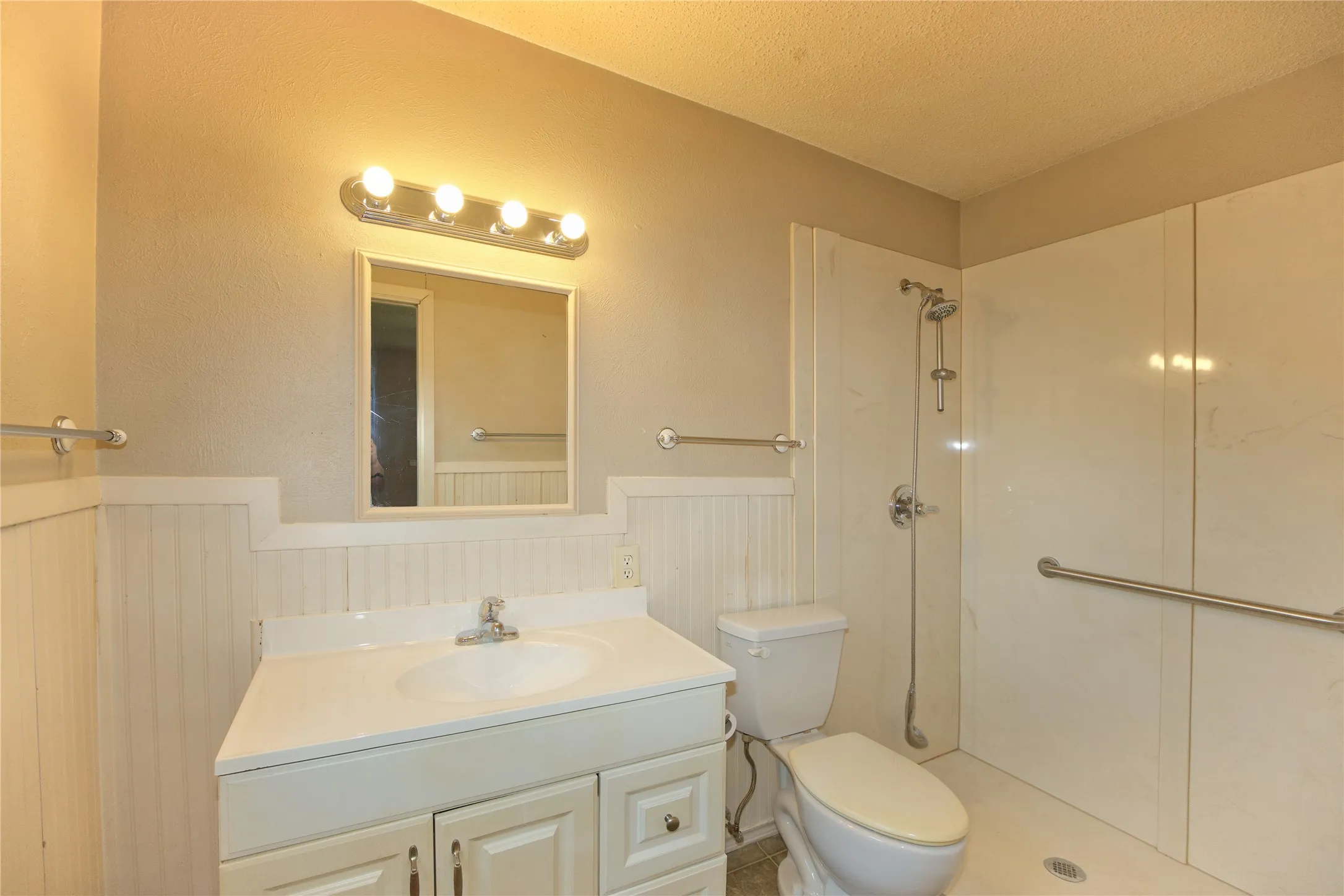 Single Family Residence For Sale in Cooke County , 308 Willow Way, Gainesville, Texas 76240, 3 Bedrooms, 2 Bathrooms, 2 Garage spaces, 1,515 Sqft, built in 1973, Price $199,000, mls#21274341, Real Estate Agent in Gainesville, Homes For Sale in Cooke county, Homes For Sale in Gainesville, Realtor in Gainesville Texas, Real Estate Brokerage Independent Realty Texas, Luminita Cordes Realtor