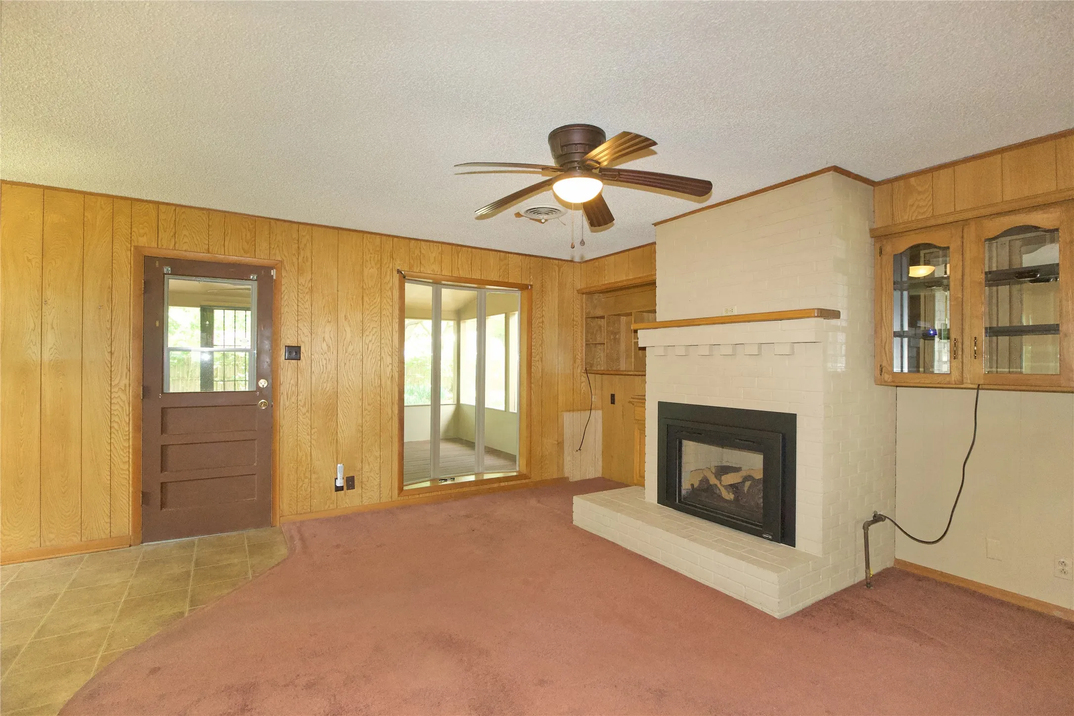 Single Family Residence For Sale in Cooke County , 308 Willow Way, Gainesville, Texas 76240, 3 Bedrooms, 2 Bathrooms, 2 Garage spaces, 1,515 Sqft, built in 1973, Price $199,000, mls#21274341, Real Estate Agent in Gainesville, Homes For Sale in Cooke county, Homes For Sale in Gainesville, Realtor in Gainesville Texas, Real Estate Brokerage Independent Realty Texas, Luminita Cordes Realtor