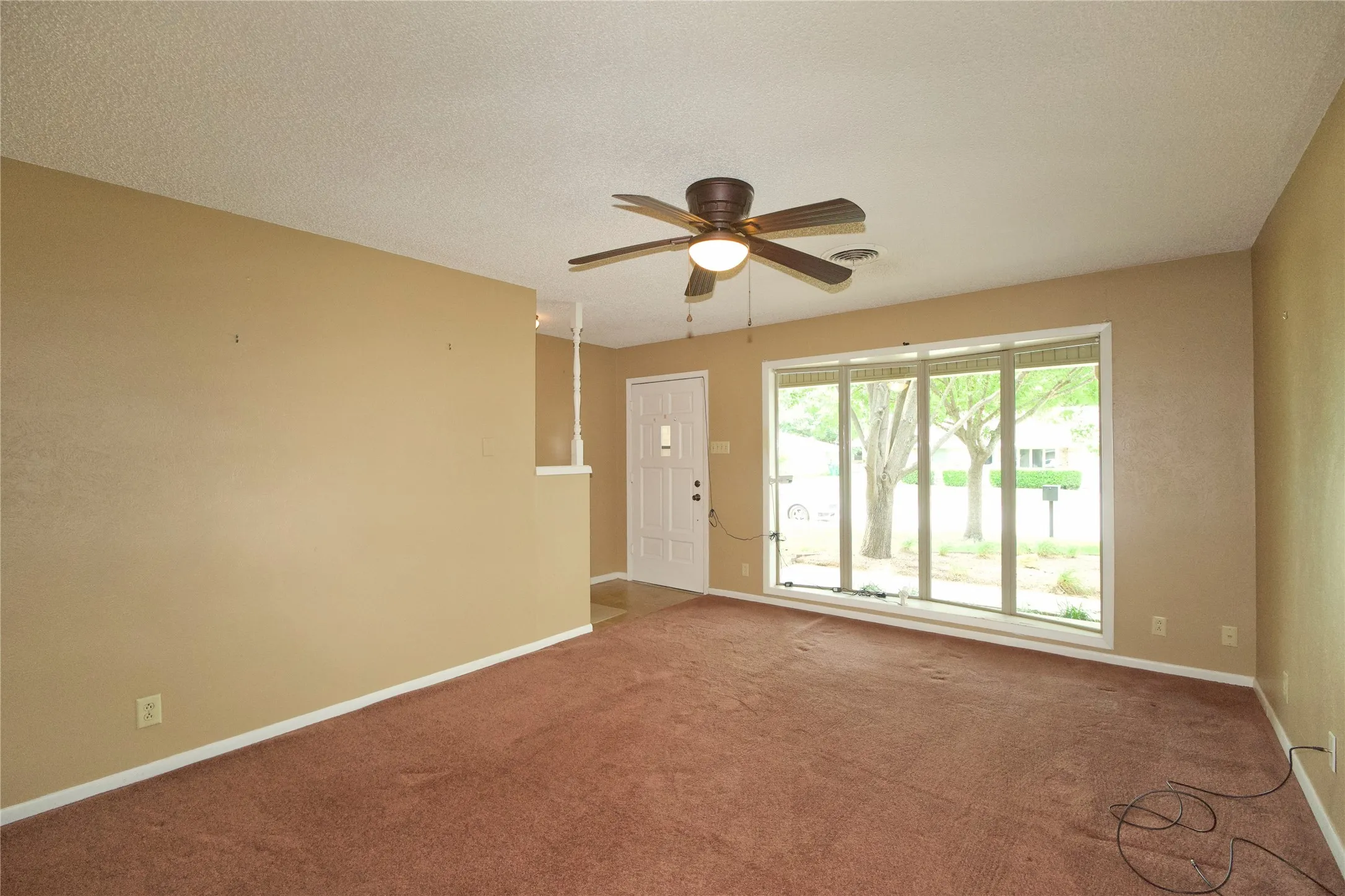 Single Family Residence For Sale in Cooke County , 308 Willow Way, Gainesville, Texas 76240, 3 Bedrooms, 2 Bathrooms, 2 Garage spaces, 1,515 Sqft, built in 1973, Price $199,000, mls#21274341, Real Estate Agent in Gainesville, Homes For Sale in Cooke county, Homes For Sale in Gainesville, Realtor in Gainesville Texas, Real Estate Brokerage Independent Realty Texas, Luminita Cordes Realtor
