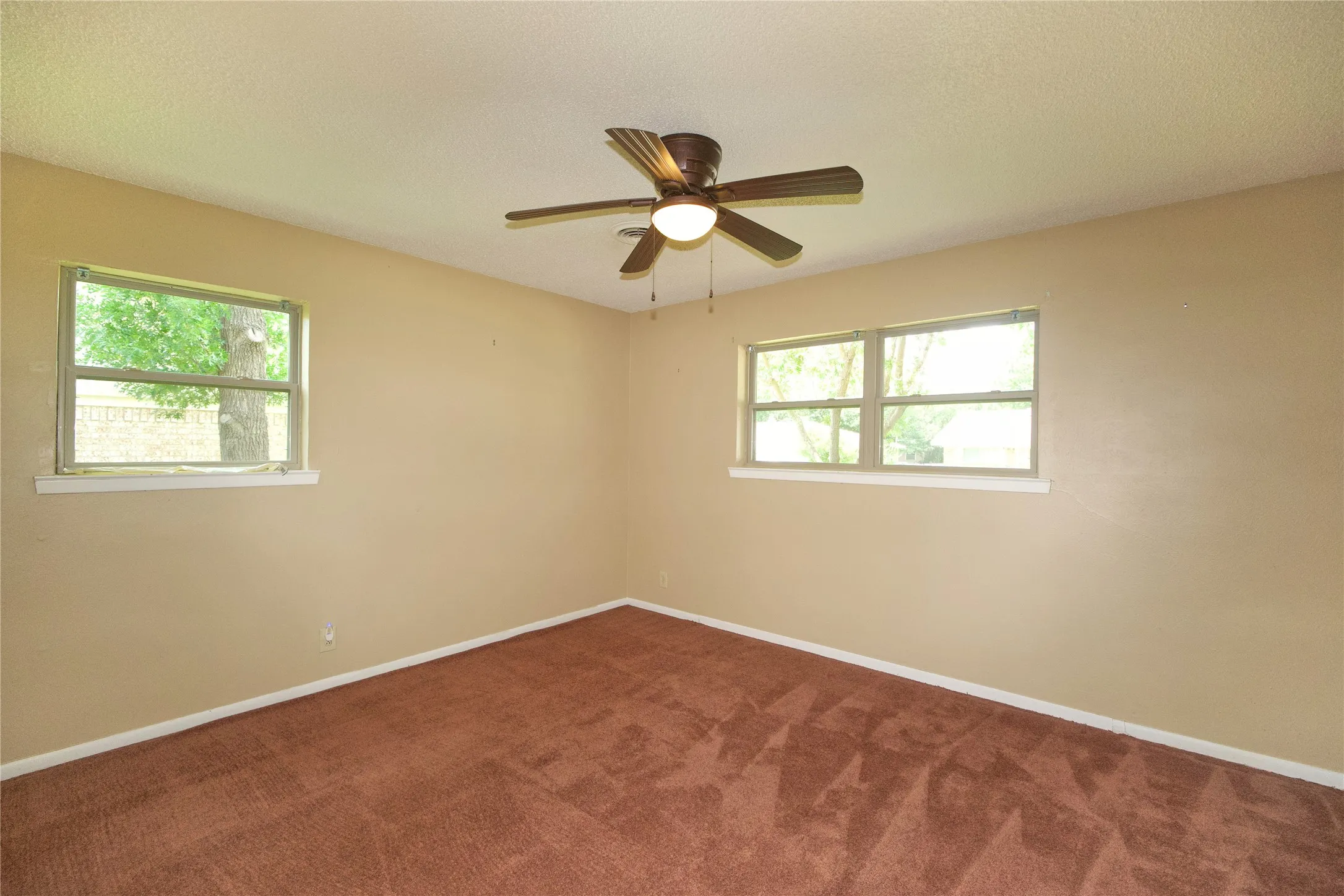 Single Family Residence For Sale in Cooke County , 308 Willow Way, Gainesville, Texas 76240, 3 Bedrooms, 2 Bathrooms, 2 Garage spaces, 1,515 Sqft, built in 1973, Price $199,000, mls#21274341, Real Estate Agent in Gainesville, Homes For Sale in Cooke county, Homes For Sale in Gainesville, Realtor in Gainesville Texas, Real Estate Brokerage Independent Realty Texas, Luminita Cordes Realtor