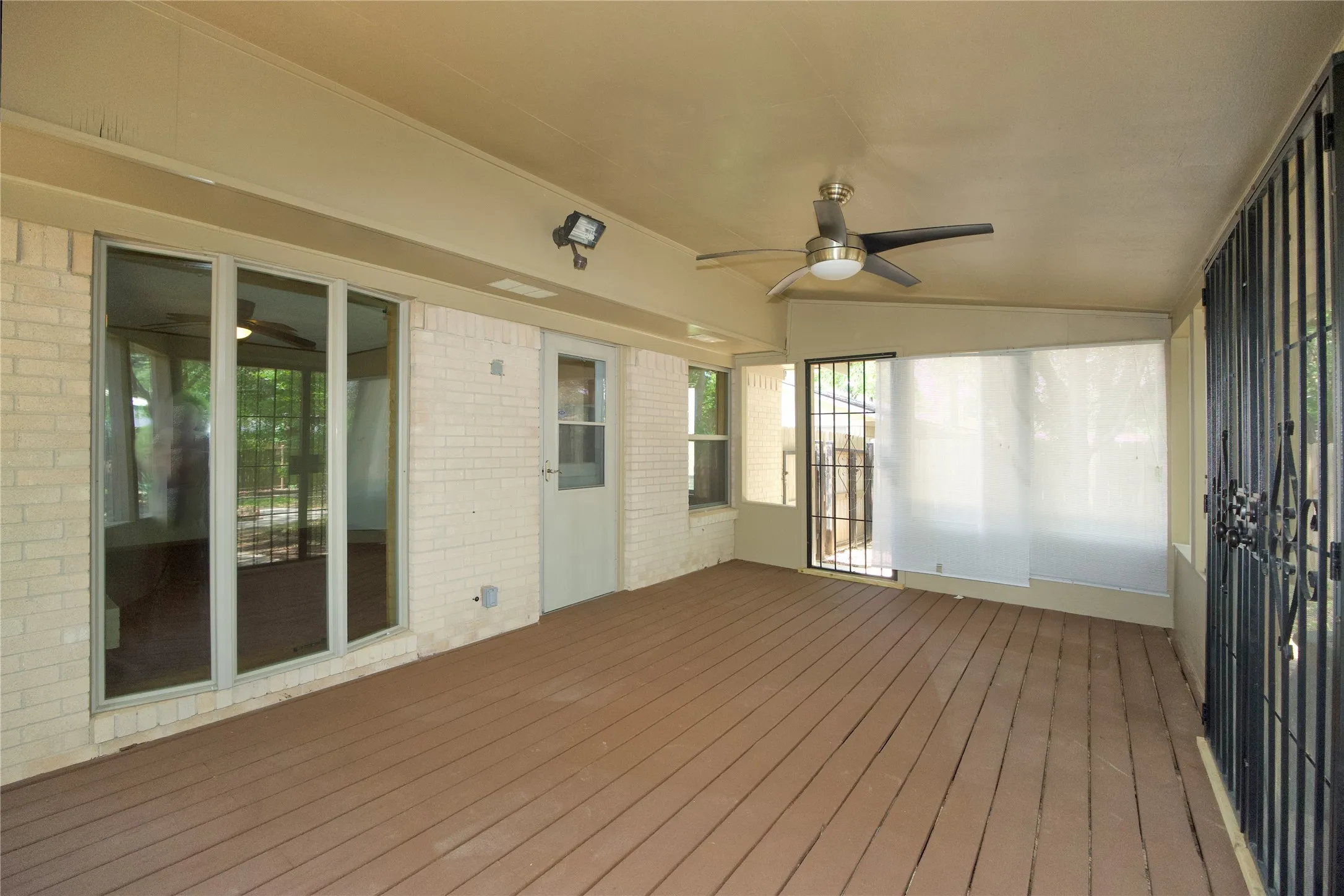 Single Family Residence For Sale in Cooke County , 308 Willow Way, Gainesville, Texas 76240, 3 Bedrooms, 2 Bathrooms, 2 Garage spaces, 1,515 Sqft, built in 1973, Price $199,000, mls#21274341, Real Estate Agent in Gainesville, Homes For Sale in Cooke county, Homes For Sale in Gainesville, Realtor in Gainesville Texas, Real Estate Brokerage Independent Realty Texas, Luminita Cordes Realtor