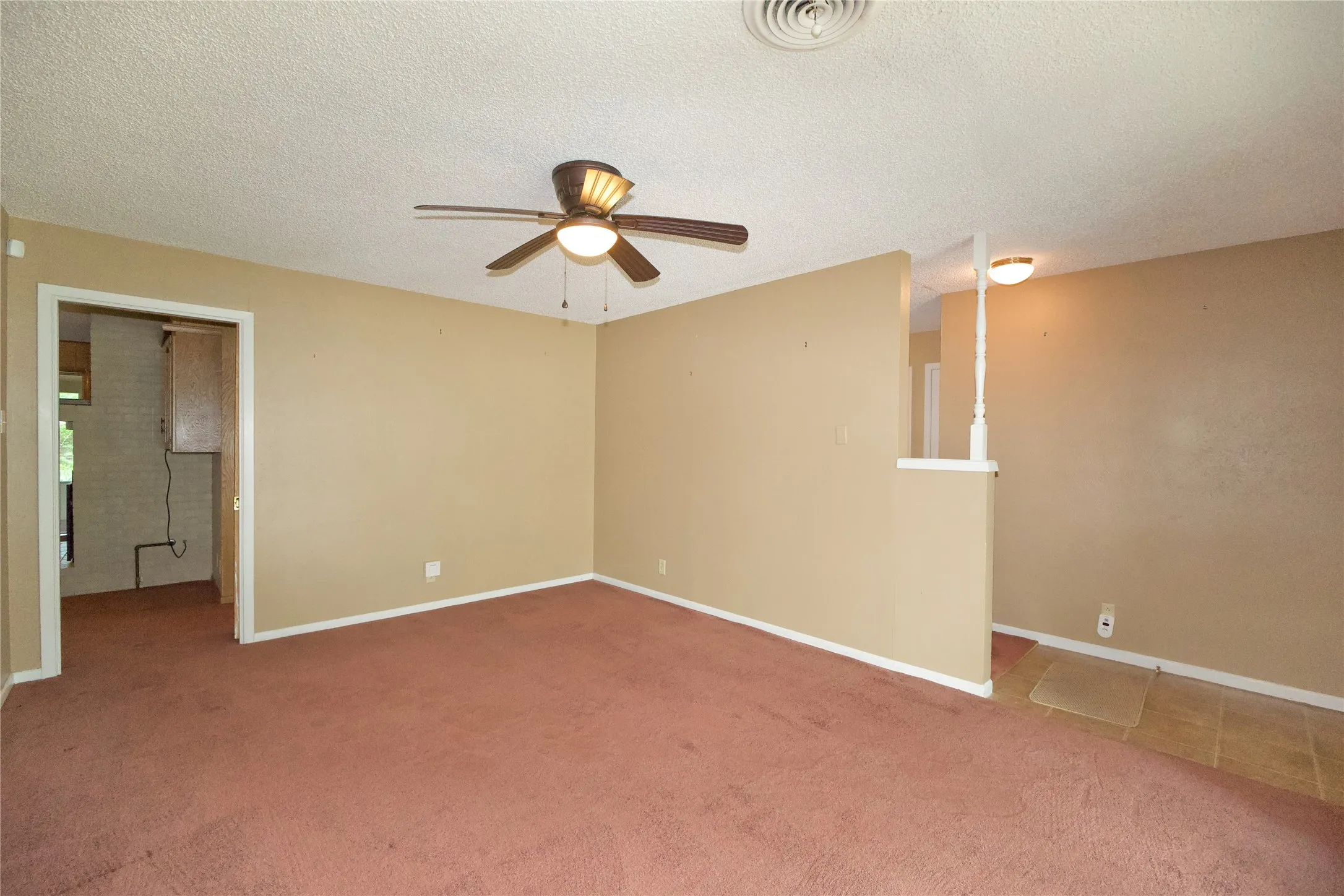 Single Family Residence For Sale in Cooke County , 308 Willow Way, Gainesville, Texas 76240, 3 Bedrooms, 2 Bathrooms, 2 Garage spaces, 1,515 Sqft, built in 1973, Price $199,000, mls#21274341, Real Estate Agent in Gainesville, Homes For Sale in Cooke county, Homes For Sale in Gainesville, Realtor in Gainesville Texas, Real Estate Brokerage Independent Realty Texas, Luminita Cordes Realtor