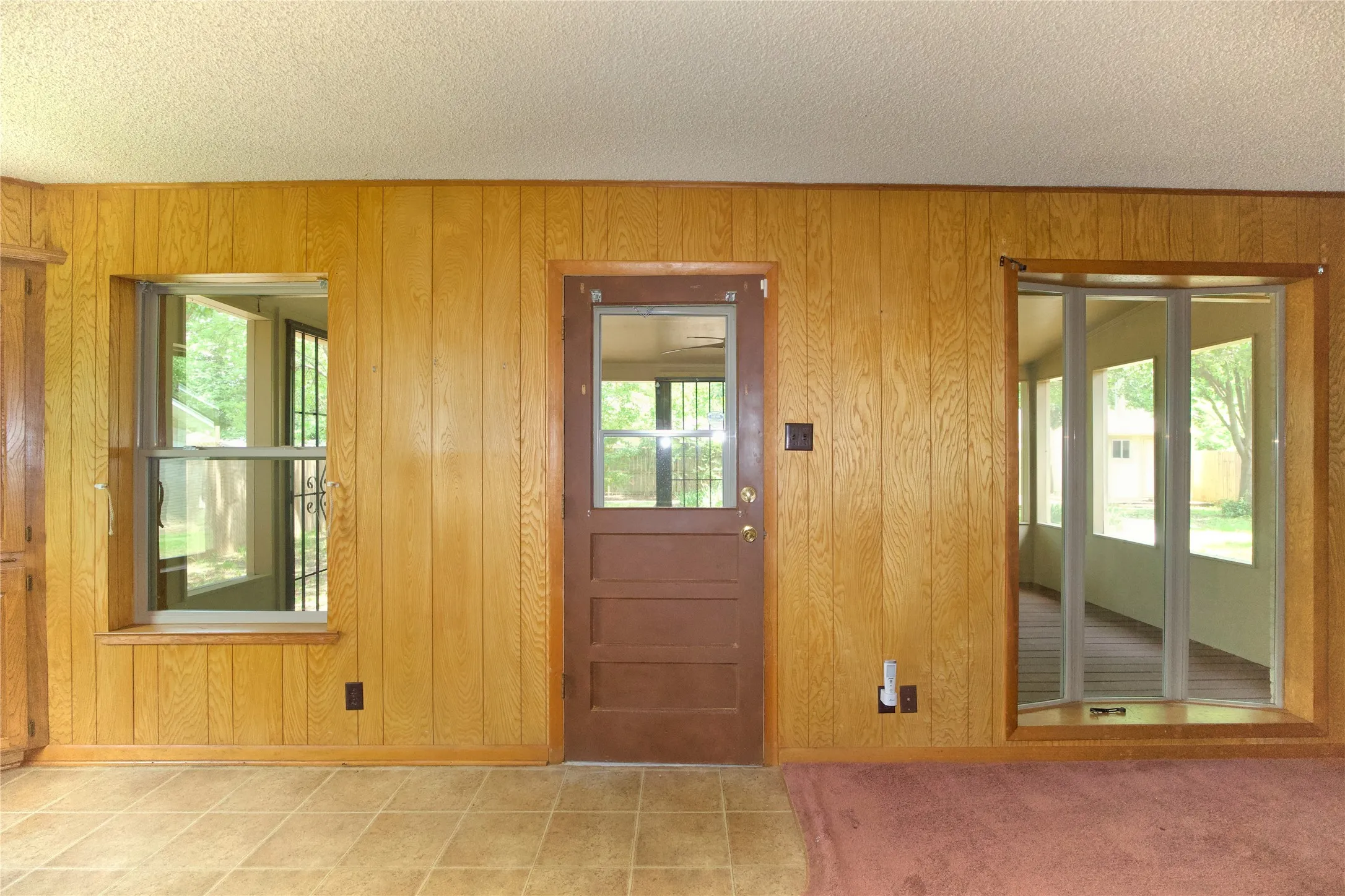 Single Family Residence For Sale in Cooke County , 308 Willow Way, Gainesville, Texas 76240, 3 Bedrooms, 2 Bathrooms, 2 Garage spaces, 1,515 Sqft, built in 1973, Price $199,000, mls#21274341, Real Estate Agent in Gainesville, Homes For Sale in Cooke county, Homes For Sale in Gainesville, Realtor in Gainesville Texas, Real Estate Brokerage Independent Realty Texas, Luminita Cordes Realtor