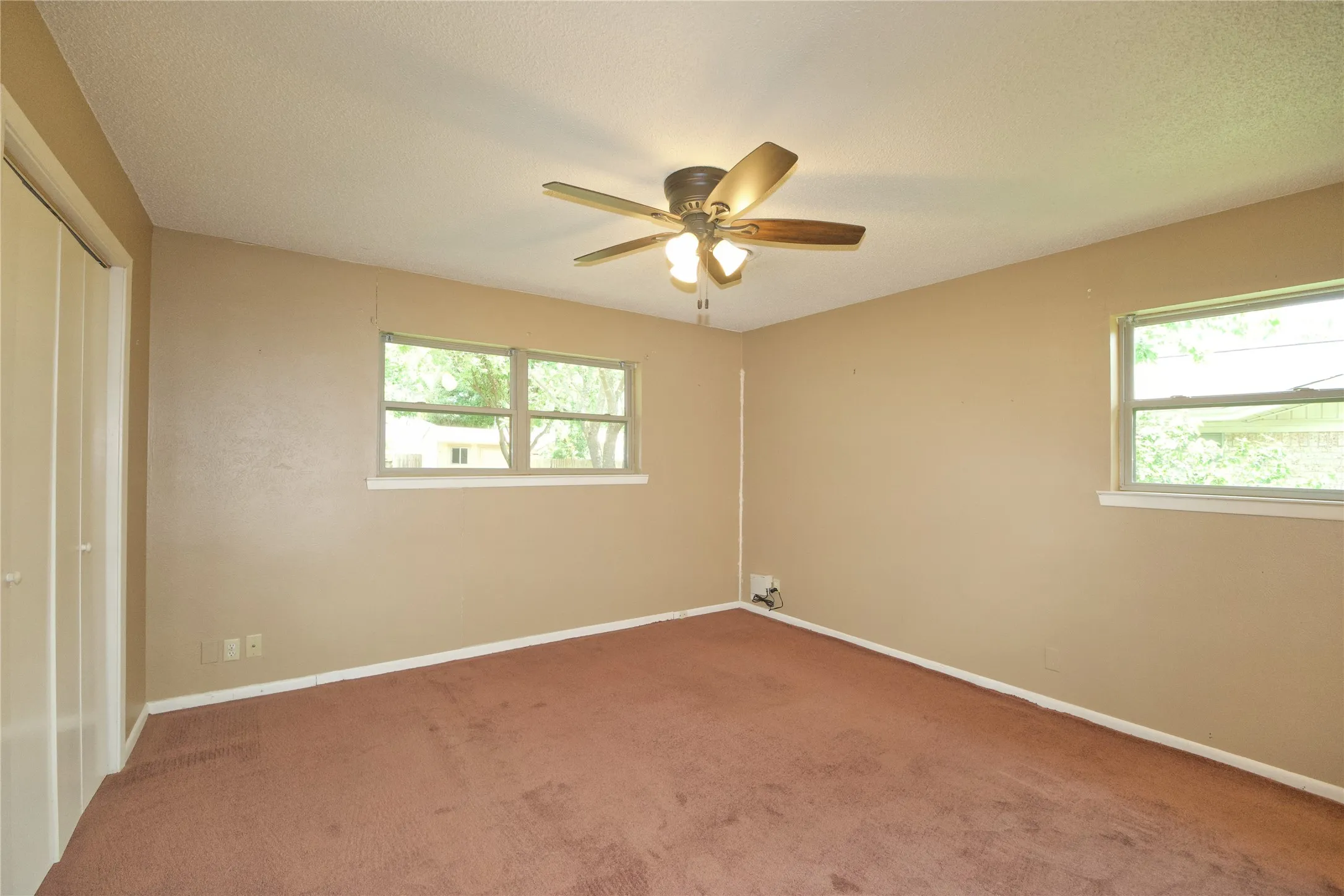Single Family Residence For Sale in Cooke County , 308 Willow Way, Gainesville, Texas 76240, 3 Bedrooms, 2 Bathrooms, 2 Garage spaces, 1,515 Sqft, built in 1973, Price $199,000, mls#21274341, Real Estate Agent in Gainesville, Homes For Sale in Cooke county, Homes For Sale in Gainesville, Realtor in Gainesville Texas, Real Estate Brokerage Independent Realty Texas, Luminita Cordes Realtor