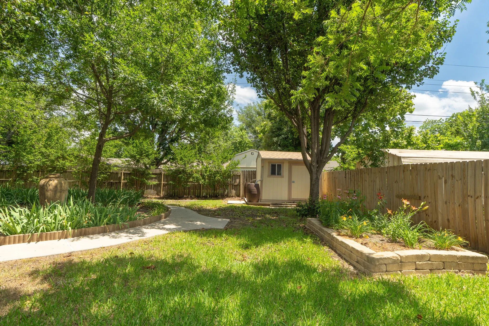 Single Family Residence For Sale in Cooke County , 308 Willow Way, Gainesville, Texas 76240, 3 Bedrooms, 2 Bathrooms, 2 Garage spaces, 1,515 Sqft, built in 1973, Price $199,000, mls#21274341, Real Estate Agent in Gainesville, Homes For Sale in Cooke county, Homes For Sale in Gainesville, Realtor in Gainesville Texas, Real Estate Brokerage Independent Realty Texas, Luminita Cordes Realtor