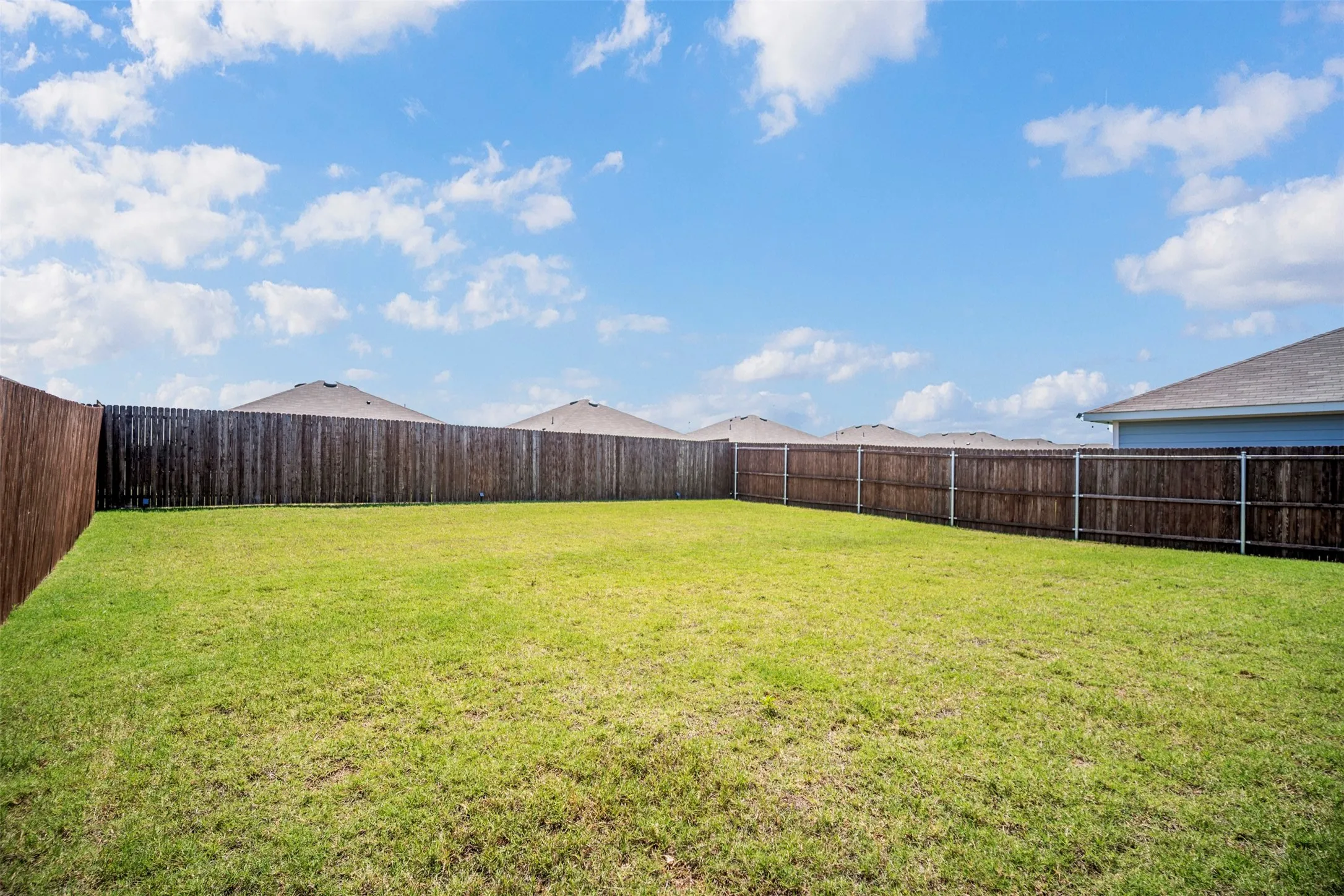 Single Family Residence For Sale in Collin County , 6505 Shoreline Lane, Princeton, Texas 75407, 3 Bedroom, 2 Bathroom, 2 Garage spaces, 1,285 Sqft, built in 2023, mls#21276057, Real Estate Agent in Princeton, Homes For Sale in Collin county, Homes For Sale in Princeton, Realtor in Princeton Texas, Real Estate Brokerage Independent Realty Texas, Luminita Cordes Realtor