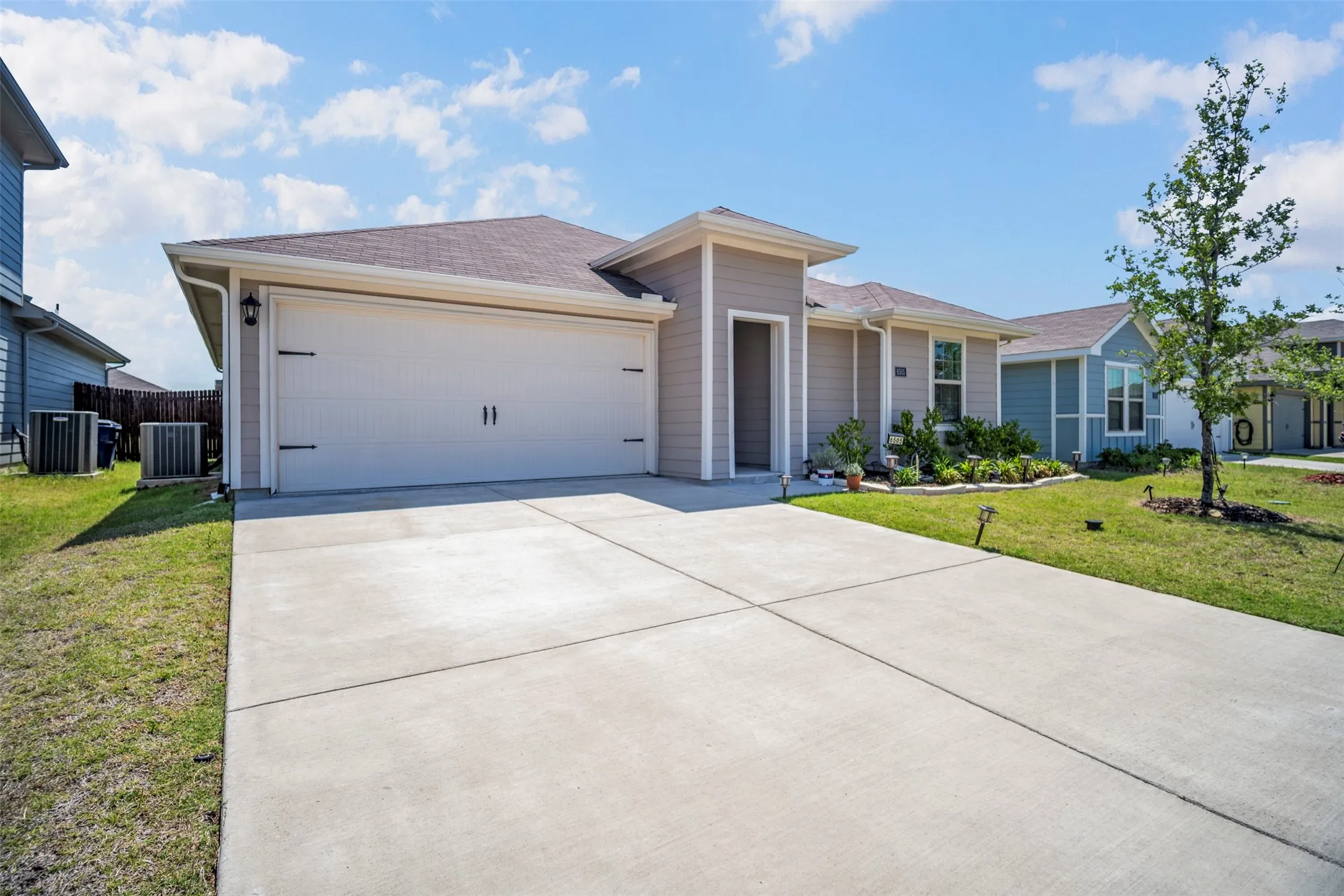 Single Family Residence For Sale in Collin County , 6505 Shoreline Lane, Princeton, Texas 75407, 3 Bedroom, 2 Bathroom, 2 Garage spaces, 1,285 Sqft, built in 2023, mls#21276057, Real Estate Agent in Princeton, Homes For Sale in Collin county, Homes For Sale in Princeton, Realtor in Princeton Texas, Real Estate Brokerage Independent Realty Texas, Luminita Cordes Realtor