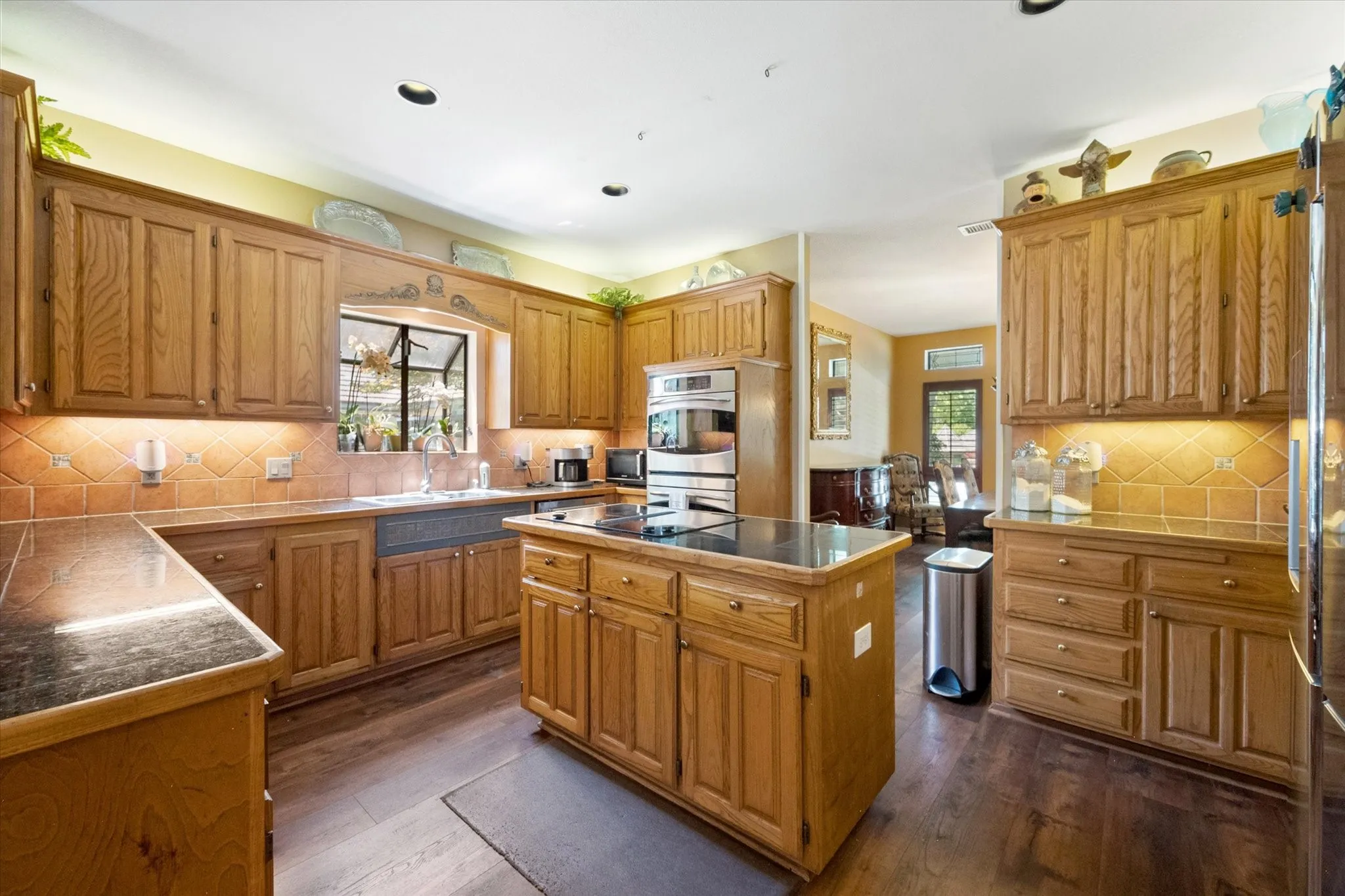 Single Family Residence For Sale in Tarrant County , 4917 Wareham Drive, Arlington, Texas 76017, 4 Bedroom, 4 Bathroom, 2 Garage spaces, 3,048 Sqft, built in 1987, mls#21257887, Real Estate Agent in Arlington, Homes For Sale in Tarrant county, Homes For Sale in Arlington, Realtor in Arlington Texas, Real Estate Brokerage Independent Realty Texas, Luminita Cordes Realtor