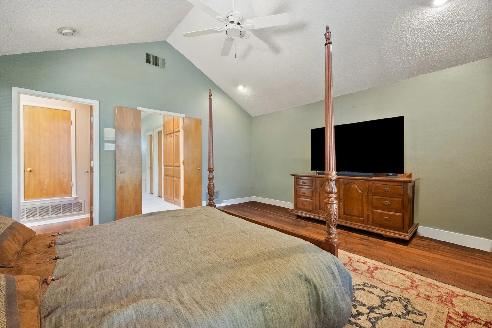 Single Family Residence For Sale in Tarrant County , 4917 Wareham Drive, Arlington, Texas 76017, 4 Bedroom, 4 Bathroom, 2 Garage spaces, 3,048 Sqft, built in 1987, mls#21257887, Real Estate Agent in Arlington, Homes For Sale in Tarrant county, Homes For Sale in Arlington, Realtor in Arlington Texas, Real Estate Brokerage Independent Realty Texas, Luminita Cordes Realtor
