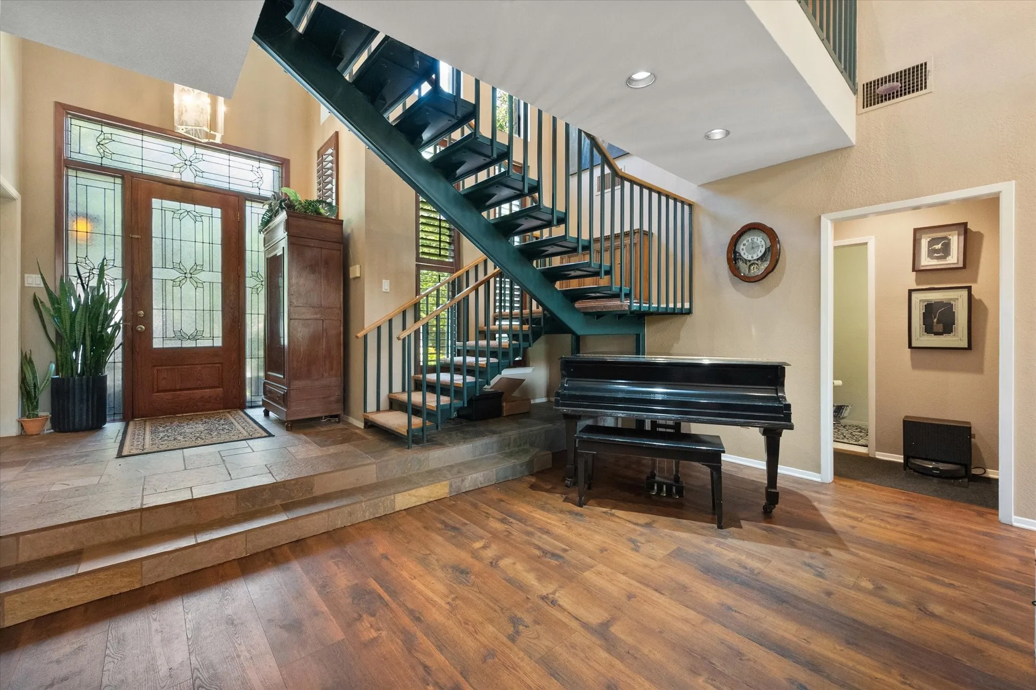 Single Family Residence For Sale in Tarrant County , 4917 Wareham Drive, Arlington, Texas 76017, 4 Bedroom, 4 Bathroom, 2 Garage spaces, 3,048 Sqft, built in 1987, mls#21257887, Real Estate Agent in Arlington, Homes For Sale in Tarrant county, Homes For Sale in Arlington, Realtor in Arlington Texas, Real Estate Brokerage Independent Realty Texas, Luminita Cordes Realtor