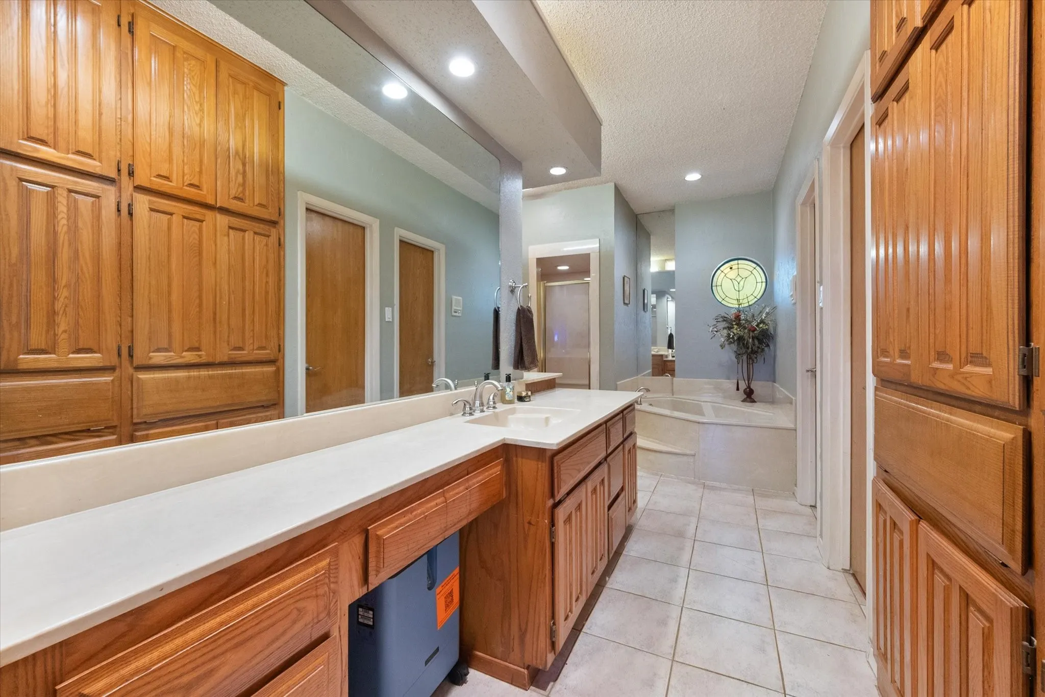 Single Family Residence For Sale in Tarrant County , 4917 Wareham Drive, Arlington, Texas 76017, 4 Bedroom, 4 Bathroom, 2 Garage spaces, 3,048 Sqft, built in 1987, mls#21257887, Real Estate Agent in Arlington, Homes For Sale in Tarrant county, Homes For Sale in Arlington, Realtor in Arlington Texas, Real Estate Brokerage Independent Realty Texas, Luminita Cordes Realtor