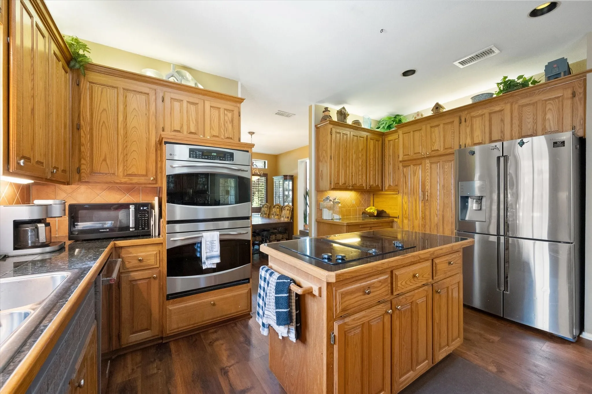 Single Family Residence For Sale in Tarrant County , 4917 Wareham Drive, Arlington, Texas 76017, 4 Bedroom, 4 Bathroom, 2 Garage spaces, 3,048 Sqft, built in 1987, mls#21257887, Real Estate Agent in Arlington, Homes For Sale in Tarrant county, Homes For Sale in Arlington, Realtor in Arlington Texas, Real Estate Brokerage Independent Realty Texas, Luminita Cordes Realtor