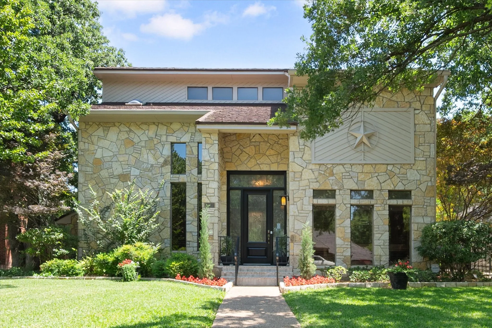 Single Family Residence For Sale in Tarrant County , 4917 Wareham Drive, Arlington, Texas 76017, 4 Bedroom, 4 Bathroom, 2 Garage spaces, 3,048 Sqft, built in 1987, mls#21257887, Real Estate Agent in Arlington, Homes For Sale in Tarrant county, Homes For Sale in Arlington, Realtor in Arlington Texas, Real Estate Brokerage Independent Realty Texas, Luminita Cordes Realtor