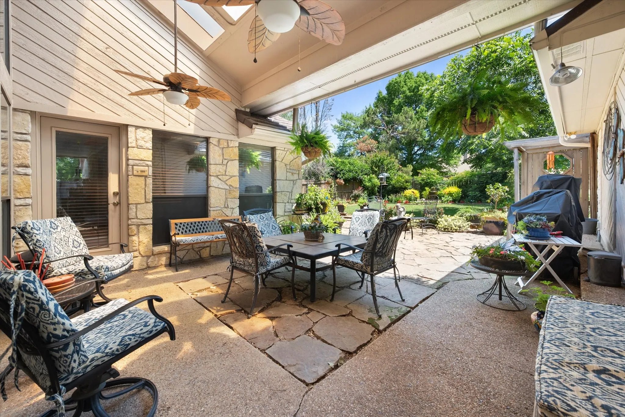 Single Family Residence For Sale in Tarrant County , 4917 Wareham Drive, Arlington, Texas 76017, 4 Bedroom, 4 Bathroom, 2 Garage spaces, 3,048 Sqft, built in 1987, mls#21257887, Real Estate Agent in Arlington, Homes For Sale in Tarrant county, Homes For Sale in Arlington, Realtor in Arlington Texas, Real Estate Brokerage Independent Realty Texas, Luminita Cordes Realtor