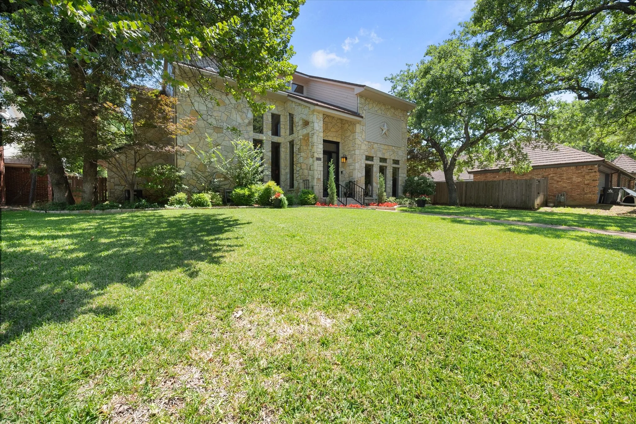 Single Family Residence For Sale in Tarrant County , 4917 Wareham Drive, Arlington, Texas 76017, 4 Bedroom, 4 Bathroom, 2 Garage spaces, 3,048 Sqft, built in 1987, mls#21257887, Real Estate Agent in Arlington, Homes For Sale in Tarrant county, Homes For Sale in Arlington, Realtor in Arlington Texas, Real Estate Brokerage Independent Realty Texas, Luminita Cordes Realtor