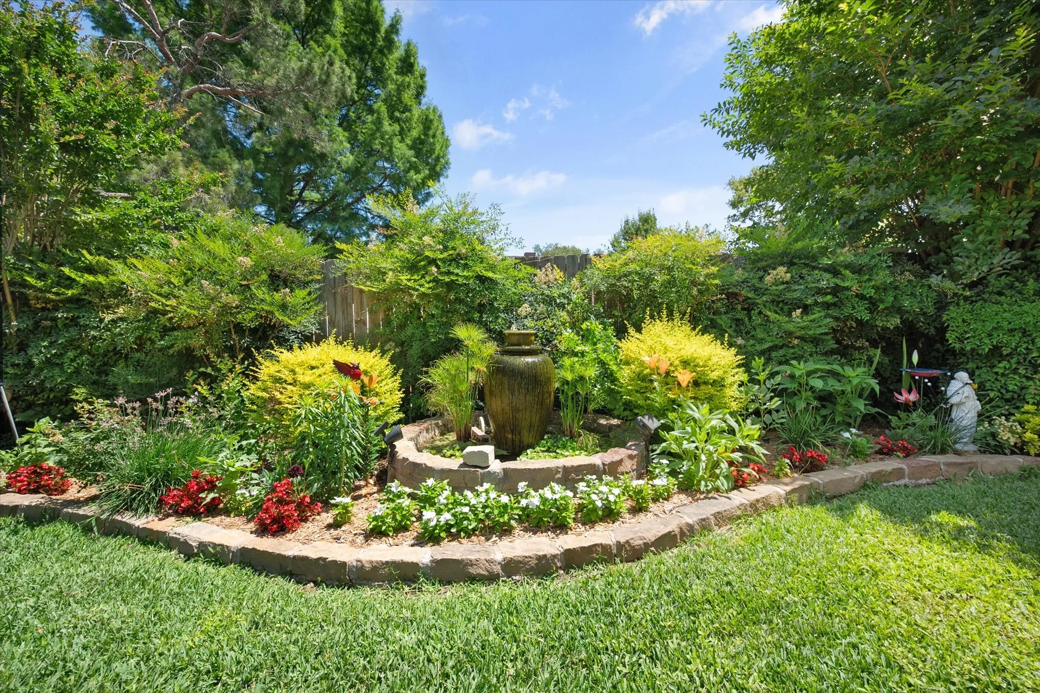 Single Family Residence For Sale in Tarrant County , 4917 Wareham Drive, Arlington, Texas 76017, 4 Bedroom, 4 Bathroom, 2 Garage spaces, 3,048 Sqft, built in 1987, mls#21257887, Real Estate Agent in Arlington, Homes For Sale in Tarrant county, Homes For Sale in Arlington, Realtor in Arlington Texas, Real Estate Brokerage Independent Realty Texas, Luminita Cordes Realtor