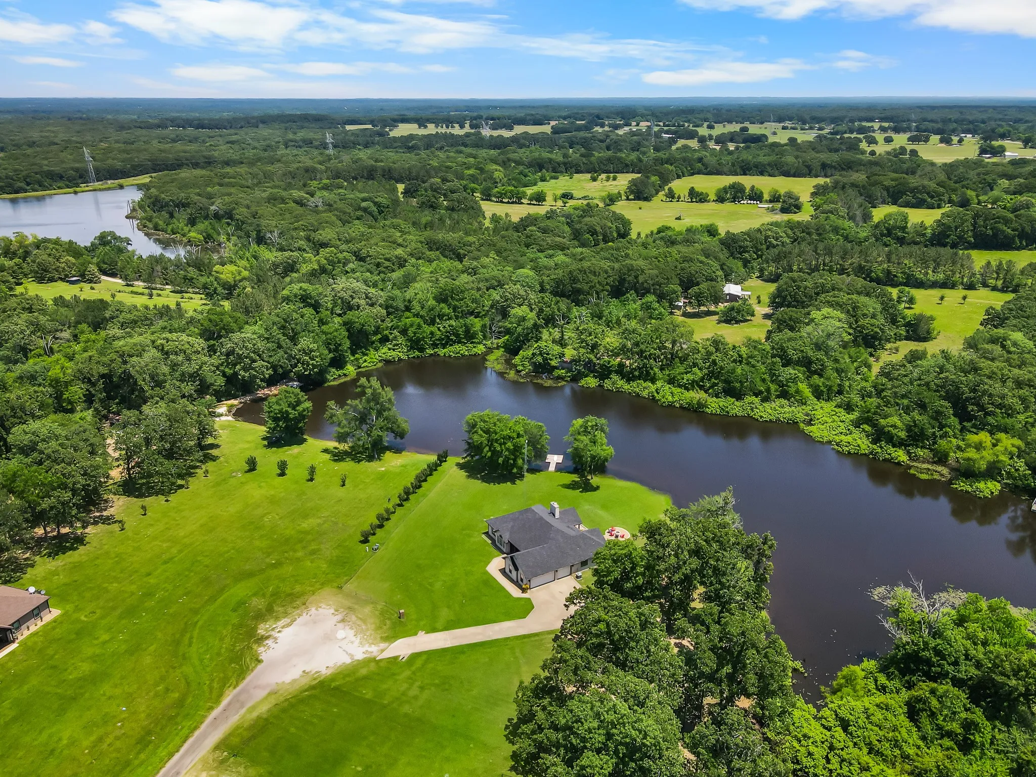 Single Family Residence For Sale in Van Zandt County , 230 Vz County Road 1833, Grand Saline, Texas 75140, 3 Bedroom, 3 Bathroom, 3 Garage spaces, 2,202 Sqft, built in 2008, mls#21260052, Real Estate Agent in Grand Saline, Homes For Sale in Van Zandt county, Homes For Sale in Grand Saline, Realtor in Grand Saline Texas, Real Estate Brokerage Independent Realty Texas, Luminita Cordes Realtor