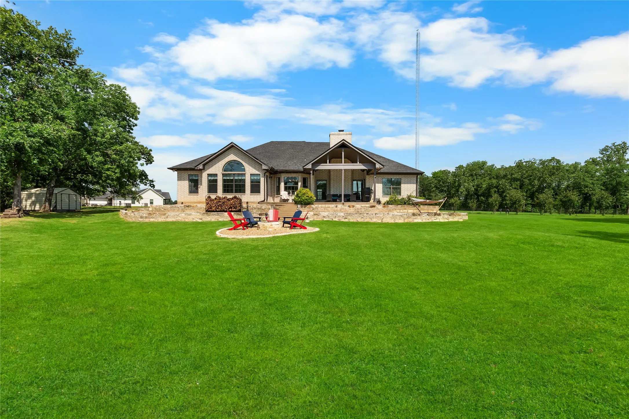 Single Family Residence For Sale in Van Zandt County , 230 Vz County Road 1833, Grand Saline, Texas 75140, 3 Bedroom, 3 Bathroom, 3 Garage spaces, 2,202 Sqft, built in 2008, mls#21260052, Real Estate Agent in Grand Saline, Homes For Sale in Van Zandt county, Homes For Sale in Grand Saline, Realtor in Grand Saline Texas, Real Estate Brokerage Independent Realty Texas, Luminita Cordes Realtor