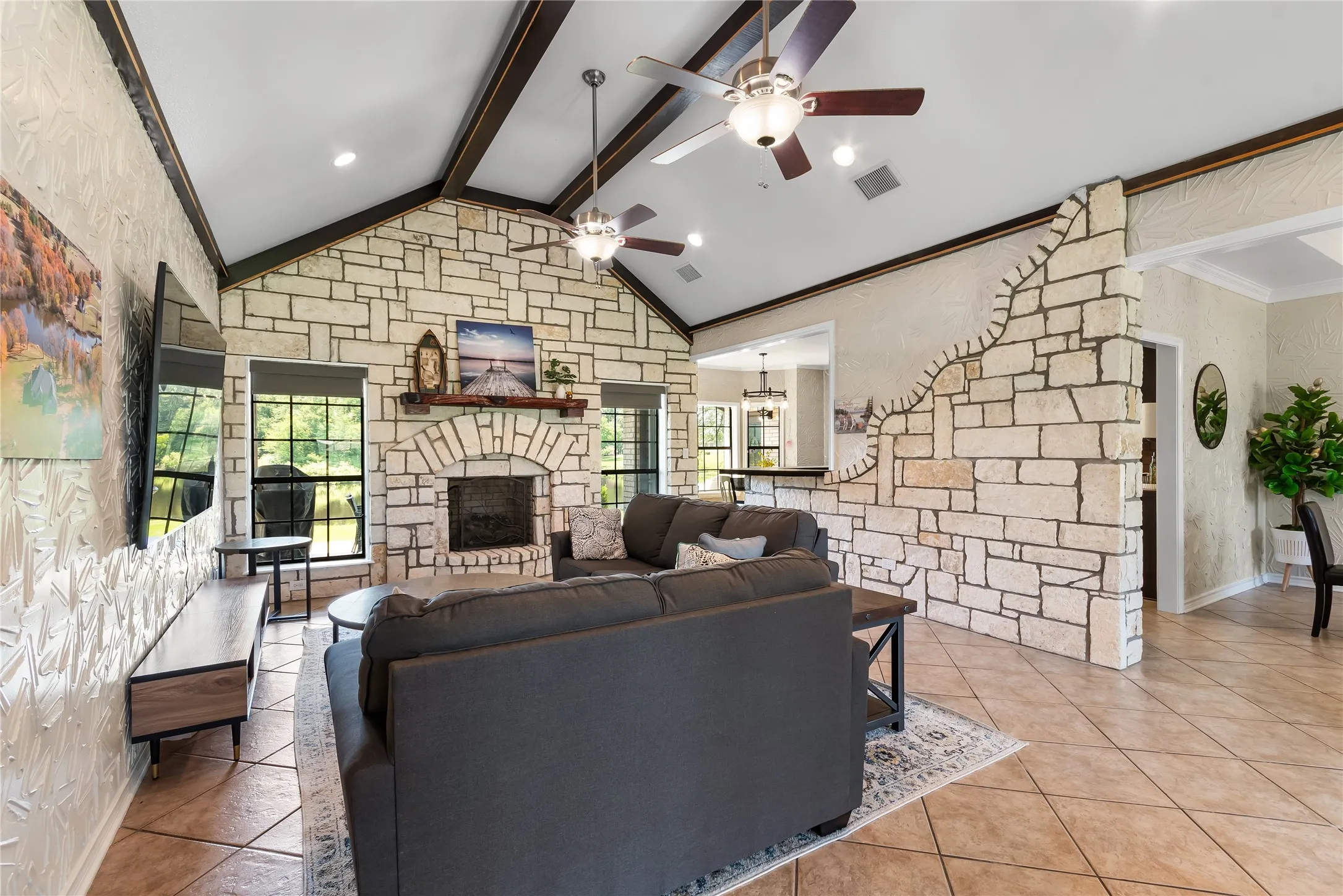 Single Family Residence For Sale in Van Zandt County , 230 Vz County Road 1833, Grand Saline, Texas 75140, 3 Bedroom, 3 Bathroom, 3 Garage spaces, 2,202 Sqft, built in 2008, mls#21260052, Real Estate Agent in Grand Saline, Homes For Sale in Van Zandt county, Homes For Sale in Grand Saline, Realtor in Grand Saline Texas, Real Estate Brokerage Independent Realty Texas, Luminita Cordes Realtor