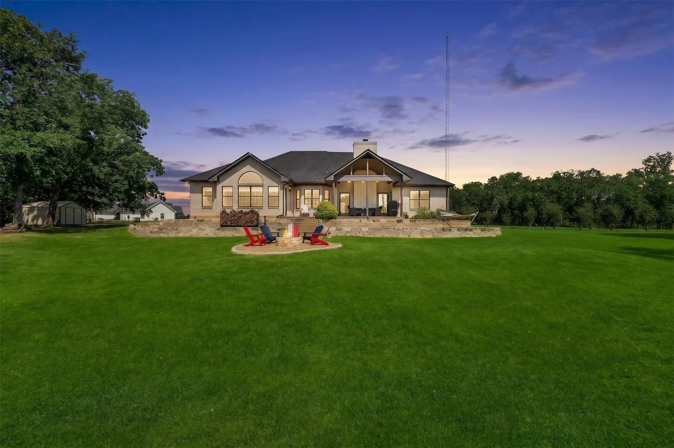 Single Family Residence For Sale in Van Zandt County , 230 Vz County Road 1833, Grand Saline, Texas 75140, 3 Bedroom, 3 Bathroom, 3 Garage spaces, 2,202 Sqft, built in 2008, mls#21260052, Real Estate Agent in Grand Saline, Homes For Sale in Van Zandt county, Homes For Sale in Grand Saline, Realtor in Grand Saline Texas, Real Estate Brokerage Independent Realty Texas, Luminita Cordes Realtor