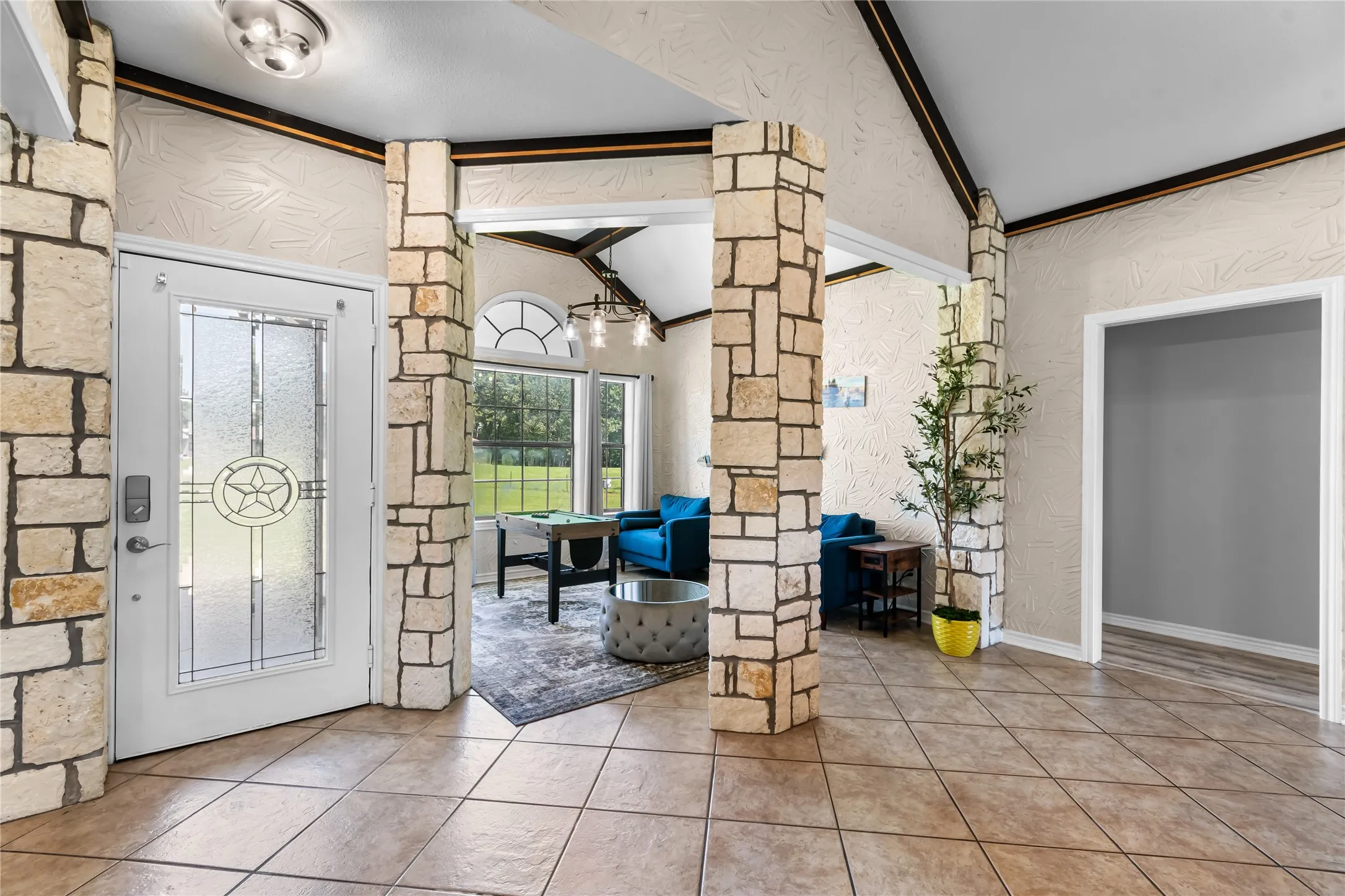 Single Family Residence For Sale in Van Zandt County , 230 Vz County Road 1833, Grand Saline, Texas 75140, 3 Bedroom, 3 Bathroom, 3 Garage spaces, 2,202 Sqft, built in 2008, mls#21260052, Real Estate Agent in Grand Saline, Homes For Sale in Van Zandt county, Homes For Sale in Grand Saline, Realtor in Grand Saline Texas, Real Estate Brokerage Independent Realty Texas, Luminita Cordes Realtor