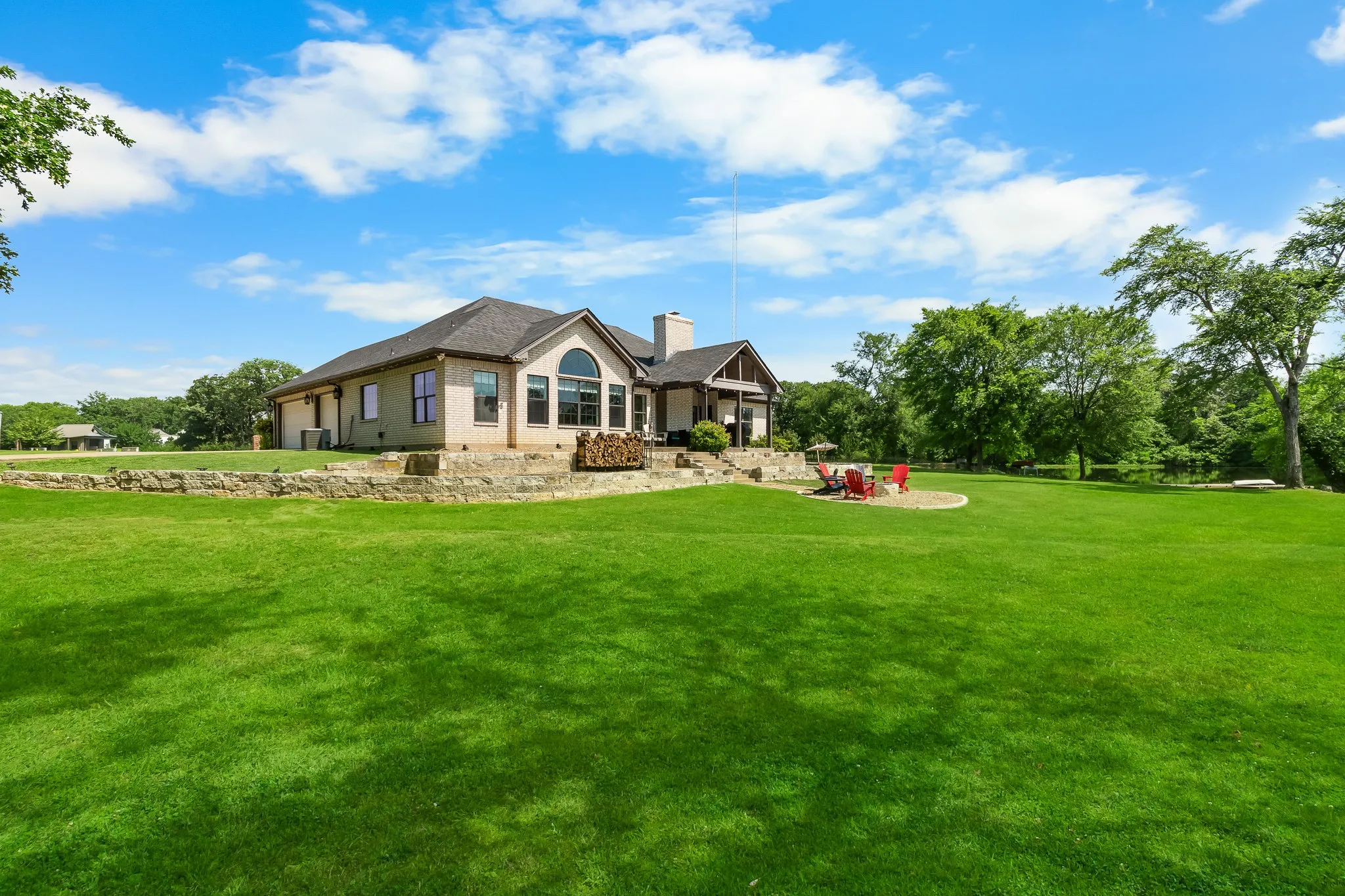 Single Family Residence For Sale in Van Zandt County , 230 Vz County Road 1833, Grand Saline, Texas 75140, 3 Bedroom, 3 Bathroom, 3 Garage spaces, 2,202 Sqft, built in 2008, mls#21260052, Real Estate Agent in Grand Saline, Homes For Sale in Van Zandt county, Homes For Sale in Grand Saline, Realtor in Grand Saline Texas, Real Estate Brokerage Independent Realty Texas, Luminita Cordes Realtor