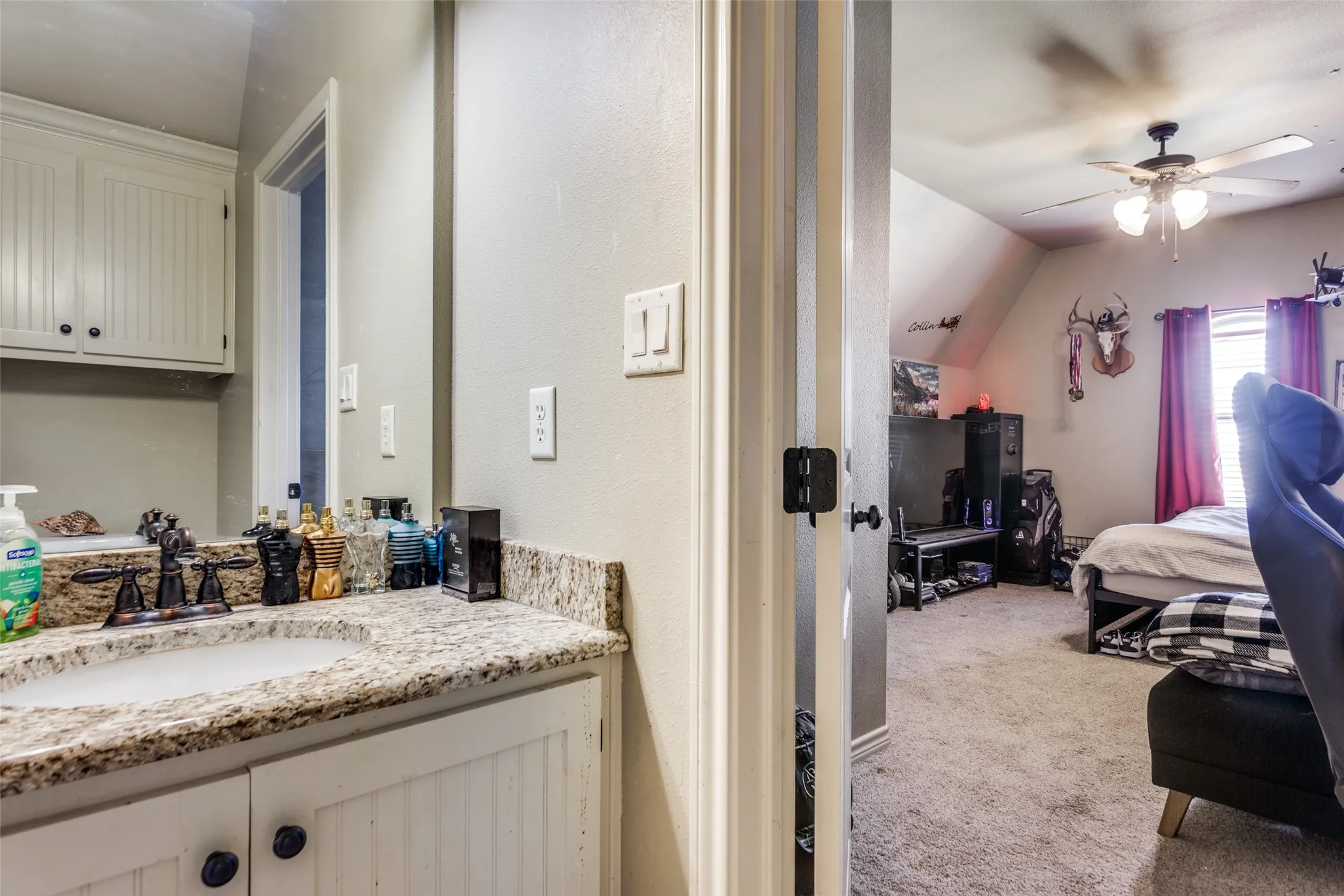Single Family Residence For Sale in Wise County , 1233 County Road 3550, Paradise, Texas 76073, 4 Bedroom, 3 Bathroom, 2 Garage spaces, 3,030 Sqft, built in 2010, mls#21276178, Real Estate Agent in Paradise, Homes For Sale in Wise county, Homes For Sale in Paradise, Realtor in Paradise Texas, Real Estate Brokerage Independent Realty Texas, Luminita Cordes Realtor