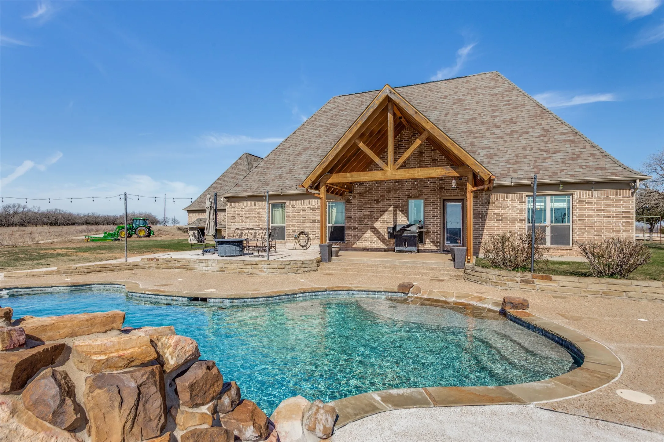 Single Family Residence For Sale in Wise County , 1233 County Road 3550, Paradise, Texas 76073, 4 Bedroom, 3 Bathroom, 2 Garage spaces, 3,030 Sqft, built in 2010, mls#21276178, Real Estate Agent in Paradise, Homes For Sale in Wise county, Homes For Sale in Paradise, Realtor in Paradise Texas, Real Estate Brokerage Independent Realty Texas, Luminita Cordes Realtor