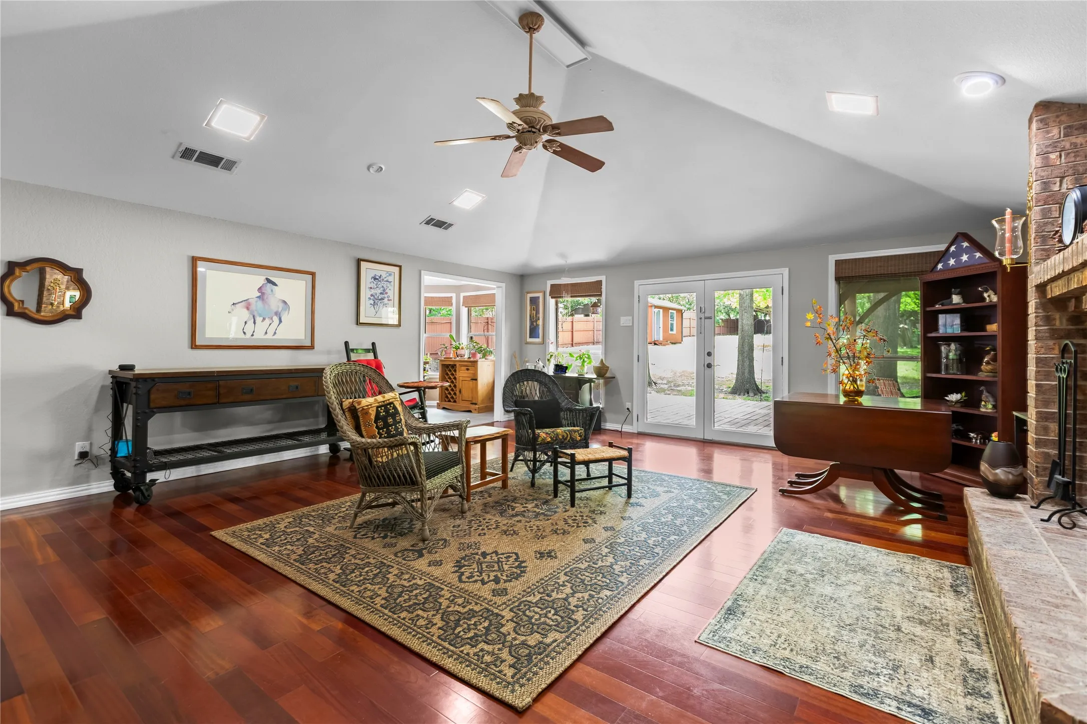 Single Family Residence For Sale in Dallas County , 403 N Casa Grande Circle, Duncanville, Texas 75116, 3 Bedroom, 2 Bathroom, 2 Garage spaces, 1,793 Sqft, built in 1985, mls#21274007, Real Estate Agent in Duncanville, Homes For Sale in Dallas county, Homes For Sale in Duncanville, Realtor in Duncanville Texas, Real Estate Brokerage Independent Realty Texas, Luminita Cordes Realtor