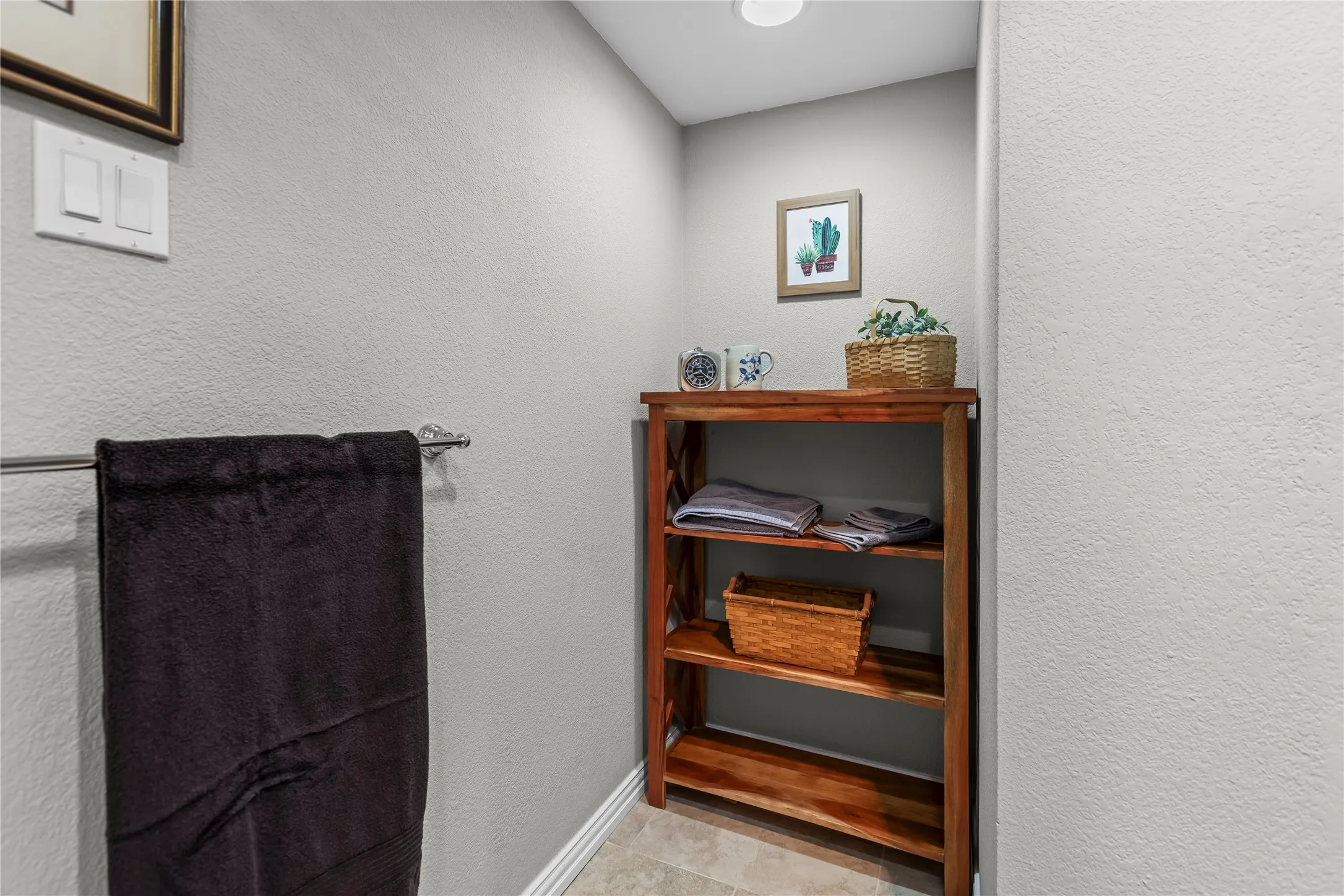Single Family Residence For Sale in Dallas County , 403 N Casa Grande Circle, Duncanville, Texas 75116, 3 Bedroom, 2 Bathroom, 2 Garage spaces, 1,793 Sqft, built in 1985, mls#21274007, Real Estate Agent in Duncanville, Homes For Sale in Dallas county, Homes For Sale in Duncanville, Realtor in Duncanville Texas, Real Estate Brokerage Independent Realty Texas, Luminita Cordes Realtor