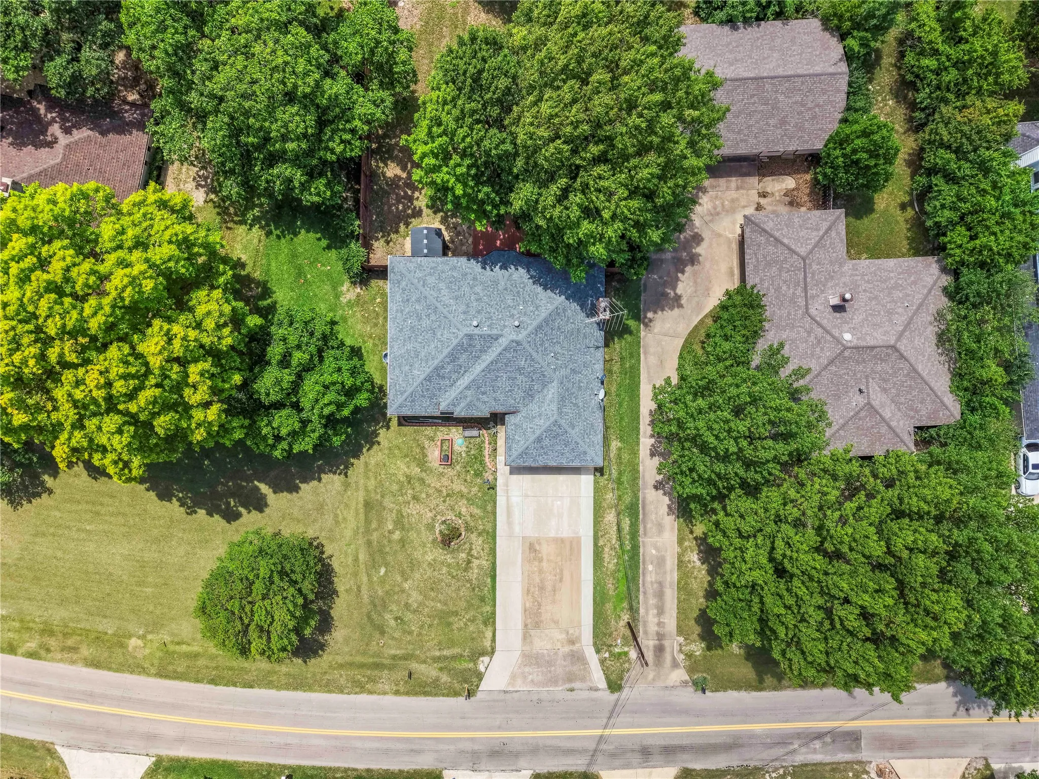 Single Family Residence For Sale in Dallas County , 403 N Casa Grande Circle, Duncanville, Texas 75116, 3 Bedroom, 2 Bathroom, 2 Garage spaces, 1,793 Sqft, built in 1985, mls#21274007, Real Estate Agent in Duncanville, Homes For Sale in Dallas county, Homes For Sale in Duncanville, Realtor in Duncanville Texas, Real Estate Brokerage Independent Realty Texas, Luminita Cordes Realtor