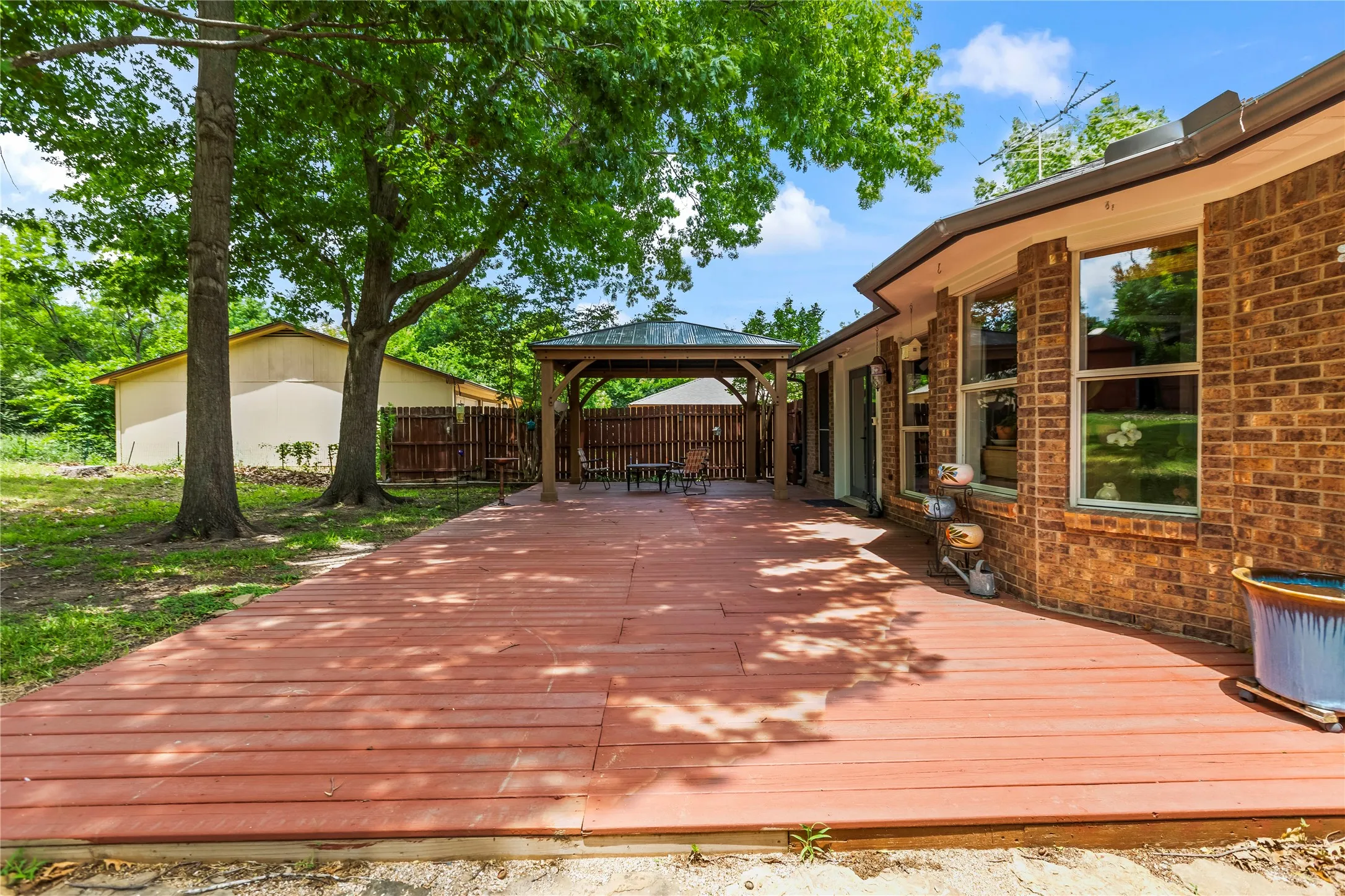 Single Family Residence For Sale in Dallas County , 403 N Casa Grande Circle, Duncanville, Texas 75116, 3 Bedroom, 2 Bathroom, 2 Garage spaces, 1,793 Sqft, built in 1985, mls#21274007, Real Estate Agent in Duncanville, Homes For Sale in Dallas county, Homes For Sale in Duncanville, Realtor in Duncanville Texas, Real Estate Brokerage Independent Realty Texas, Luminita Cordes Realtor