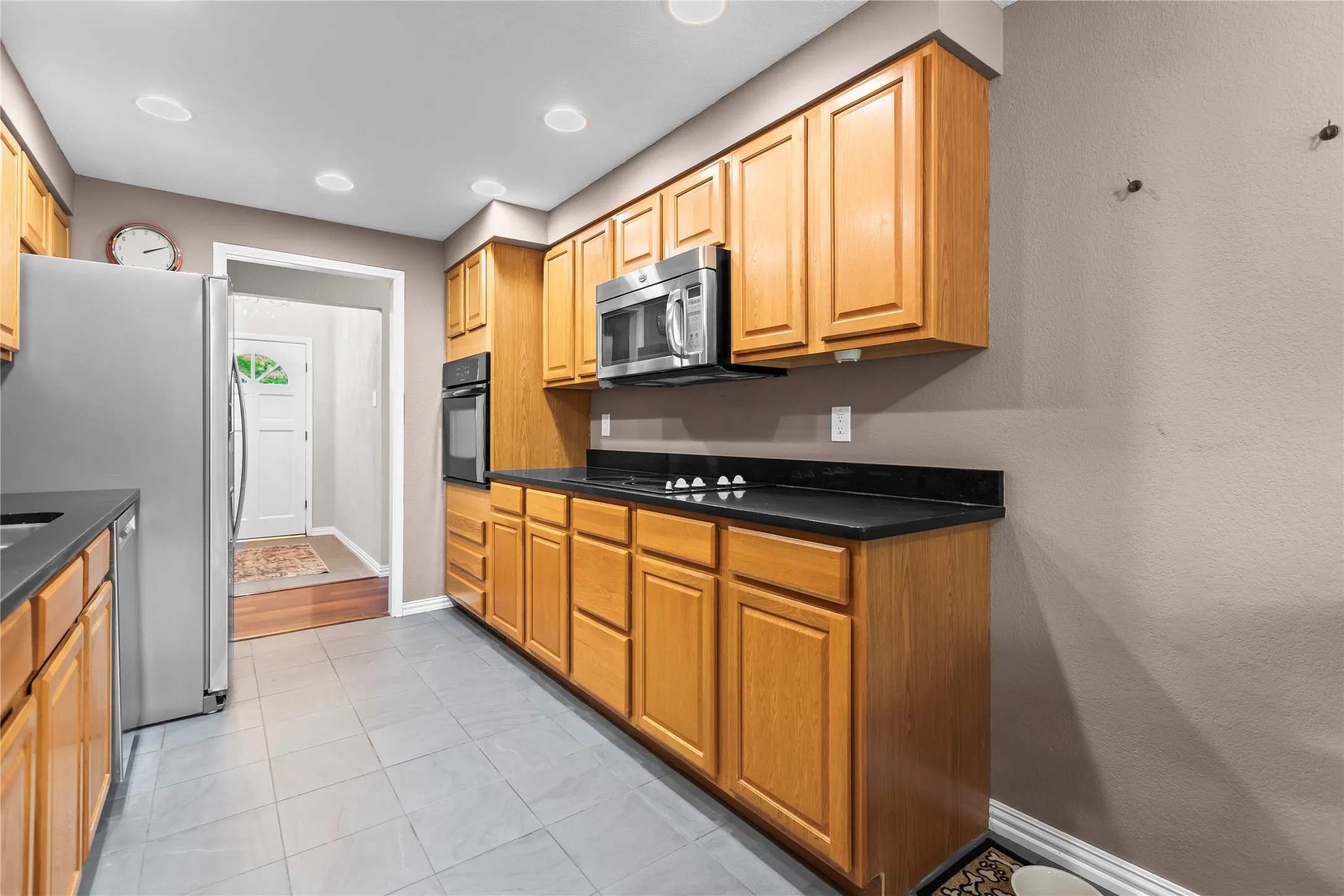Single Family Residence For Sale in Dallas County , 403 N Casa Grande Circle, Duncanville, Texas 75116, 3 Bedroom, 2 Bathroom, 2 Garage spaces, 1,793 Sqft, built in 1985, mls#21274007, Real Estate Agent in Duncanville, Homes For Sale in Dallas county, Homes For Sale in Duncanville, Realtor in Duncanville Texas, Real Estate Brokerage Independent Realty Texas, Luminita Cordes Realtor