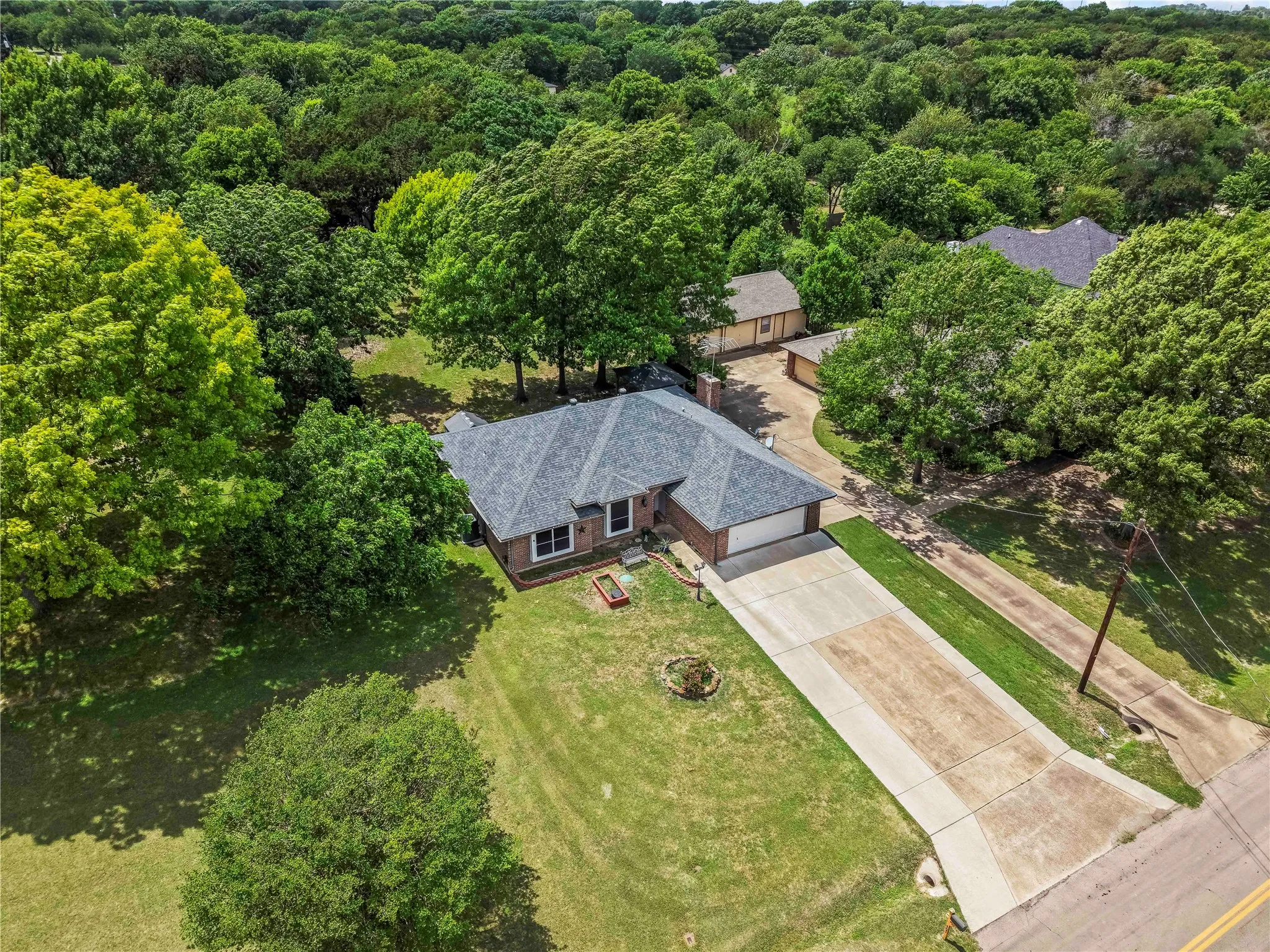 Single Family Residence For Sale in Dallas County , 403 N Casa Grande Circle, Duncanville, Texas 75116, 3 Bedroom, 2 Bathroom, 2 Garage spaces, 1,793 Sqft, built in 1985, mls#21274007, Real Estate Agent in Duncanville, Homes For Sale in Dallas county, Homes For Sale in Duncanville, Realtor in Duncanville Texas, Real Estate Brokerage Independent Realty Texas, Luminita Cordes Realtor