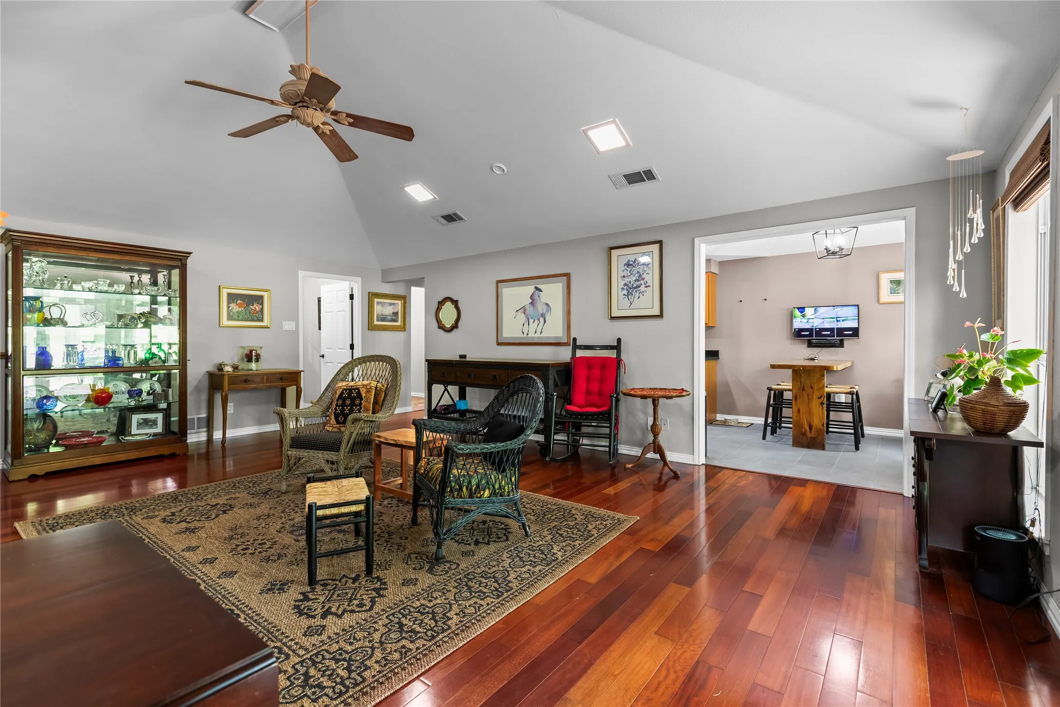 Single Family Residence For Sale in Dallas County , 403 N Casa Grande Circle, Duncanville, Texas 75116, 3 Bedroom, 2 Bathroom, 2 Garage spaces, 1,793 Sqft, built in 1985, mls#21274007, Real Estate Agent in Duncanville, Homes For Sale in Dallas county, Homes For Sale in Duncanville, Realtor in Duncanville Texas, Real Estate Brokerage Independent Realty Texas, Luminita Cordes Realtor