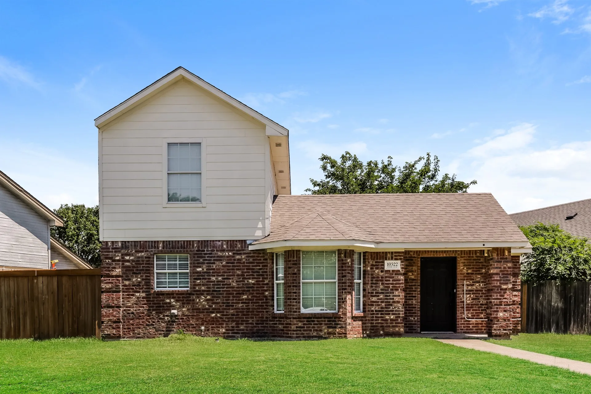 Single Family Residence For Sale in Dallas County , 10522 Woodleaf Drive, Dallas, Texas 75227, 3 Bedroom, 3 Bathroom, 1 Garage spaces, 1,578 Sqft, built in 2002, mls#21274664, Real Estate Agent in Dallas, Homes For Sale in Dallas county, Homes For Sale in Dallas, Realtor in Dallas Texas, Real Estate Brokerage Independent Realty Texas, Luminita Cordes Realtor