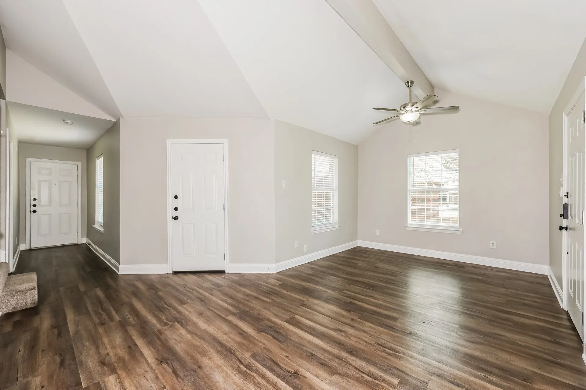 Single Family Residence For Sale in Dallas County , 10522 Woodleaf Drive, Dallas, Texas 75227, 3 Bedroom, 3 Bathroom, 1 Garage spaces, 1,578 Sqft, built in 2002, mls#21274664, Real Estate Agent in Dallas, Homes For Sale in Dallas county, Homes For Sale in Dallas, Realtor in Dallas Texas, Real Estate Brokerage Independent Realty Texas, Luminita Cordes Realtor