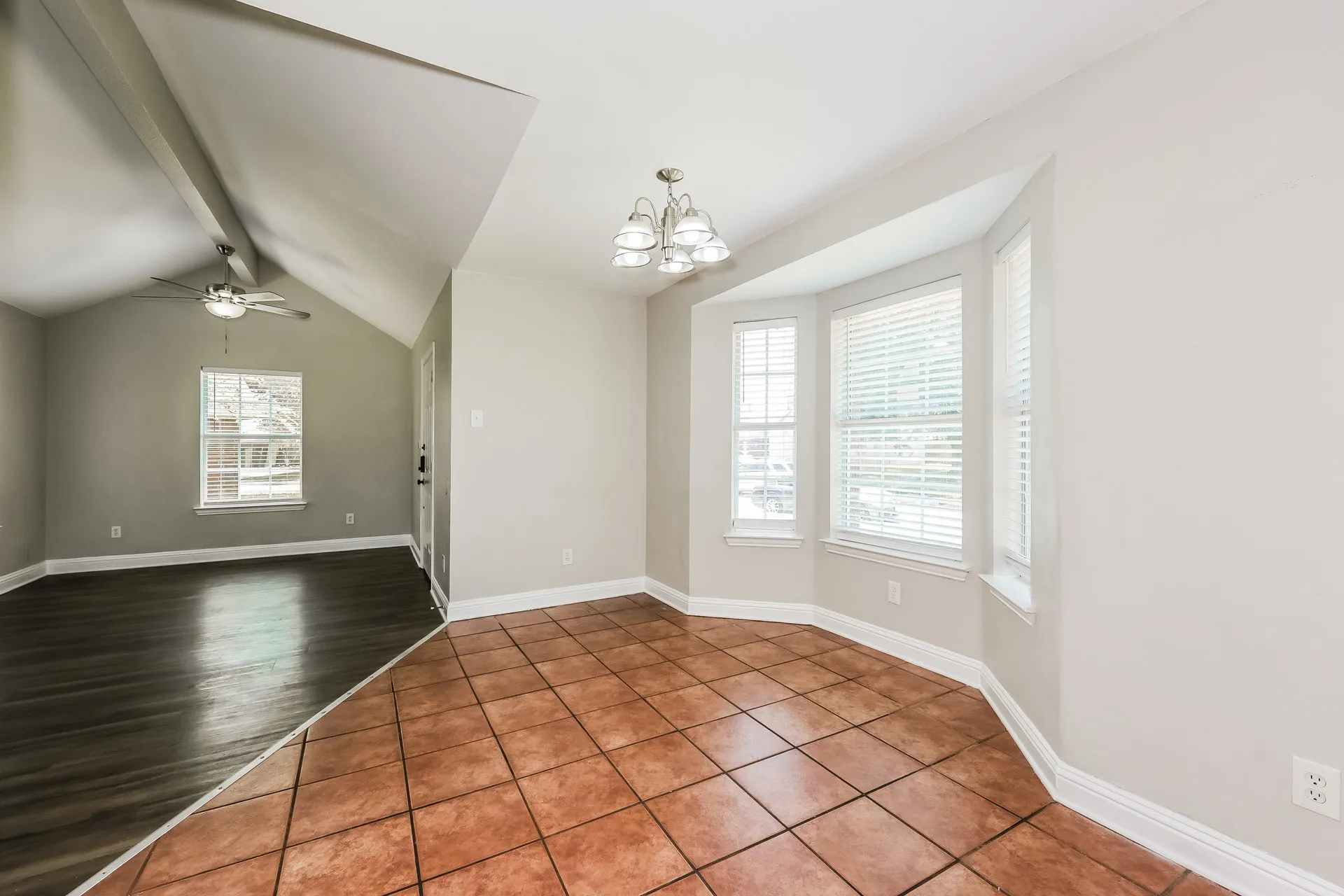 Single Family Residence For Sale in Dallas County , 10522 Woodleaf Drive, Dallas, Texas 75227, 3 Bedroom, 3 Bathroom, 1 Garage spaces, 1,578 Sqft, built in 2002, mls#21274664, Real Estate Agent in Dallas, Homes For Sale in Dallas county, Homes For Sale in Dallas, Realtor in Dallas Texas, Real Estate Brokerage Independent Realty Texas, Luminita Cordes Realtor