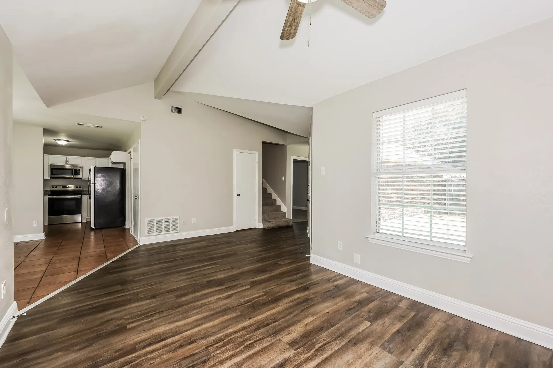 Single Family Residence For Sale in Dallas County , 10522 Woodleaf Drive, Dallas, Texas 75227, 3 Bedroom, 3 Bathroom, 1 Garage spaces, 1,578 Sqft, built in 2002, mls#21274664, Real Estate Agent in Dallas, Homes For Sale in Dallas county, Homes For Sale in Dallas, Realtor in Dallas Texas, Real Estate Brokerage Independent Realty Texas, Luminita Cordes Realtor
