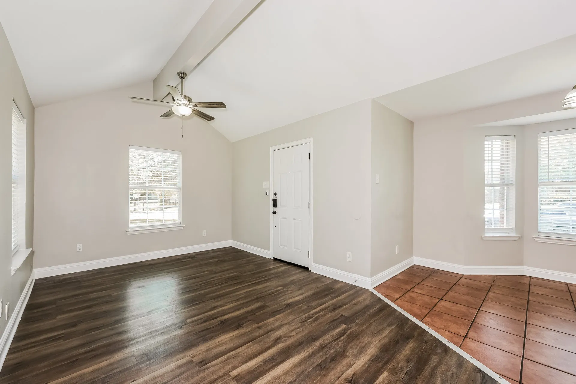 Single Family Residence For Sale in Dallas County , 10522 Woodleaf Drive, Dallas, Texas 75227, 3 Bedroom, 3 Bathroom, 1 Garage spaces, 1,578 Sqft, built in 2002, mls#21274664, Real Estate Agent in Dallas, Homes For Sale in Dallas county, Homes For Sale in Dallas, Realtor in Dallas Texas, Real Estate Brokerage Independent Realty Texas, Luminita Cordes Realtor