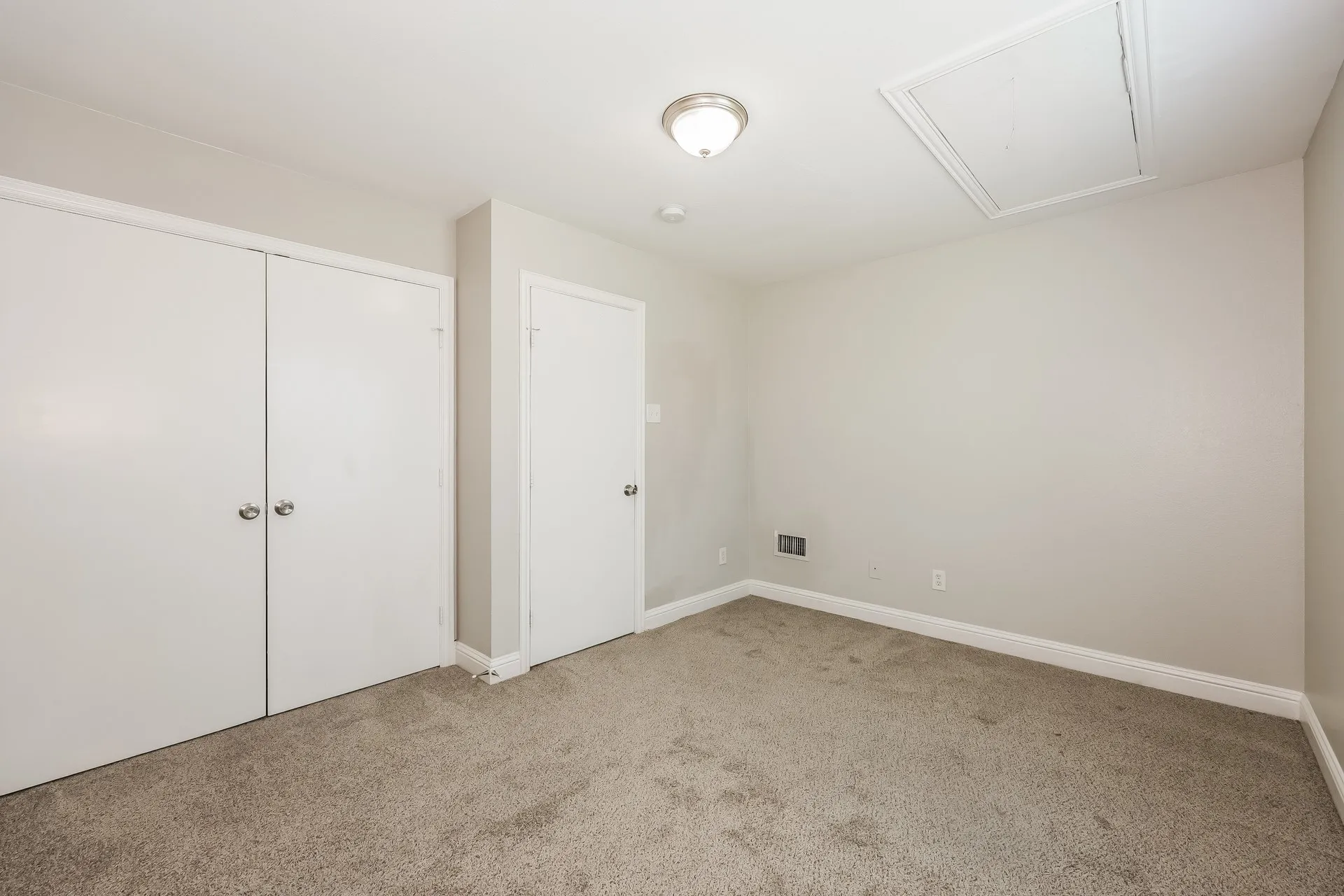 Single Family Residence For Sale in Dallas County , 10522 Woodleaf Drive, Dallas, Texas 75227, 3 Bedroom, 3 Bathroom, 1 Garage spaces, 1,578 Sqft, built in 2002, mls#21274664, Real Estate Agent in Dallas, Homes For Sale in Dallas county, Homes For Sale in Dallas, Realtor in Dallas Texas, Real Estate Brokerage Independent Realty Texas, Luminita Cordes Realtor
