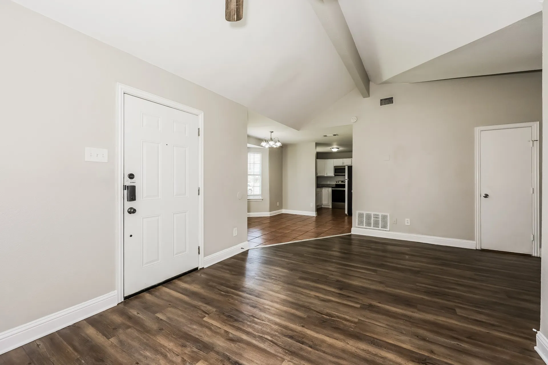 Single Family Residence For Sale in Dallas County , 10522 Woodleaf Drive, Dallas, Texas 75227, 3 Bedroom, 3 Bathroom, 1 Garage spaces, 1,578 Sqft, built in 2002, mls#21274664, Real Estate Agent in Dallas, Homes For Sale in Dallas county, Homes For Sale in Dallas, Realtor in Dallas Texas, Real Estate Brokerage Independent Realty Texas, Luminita Cordes Realtor