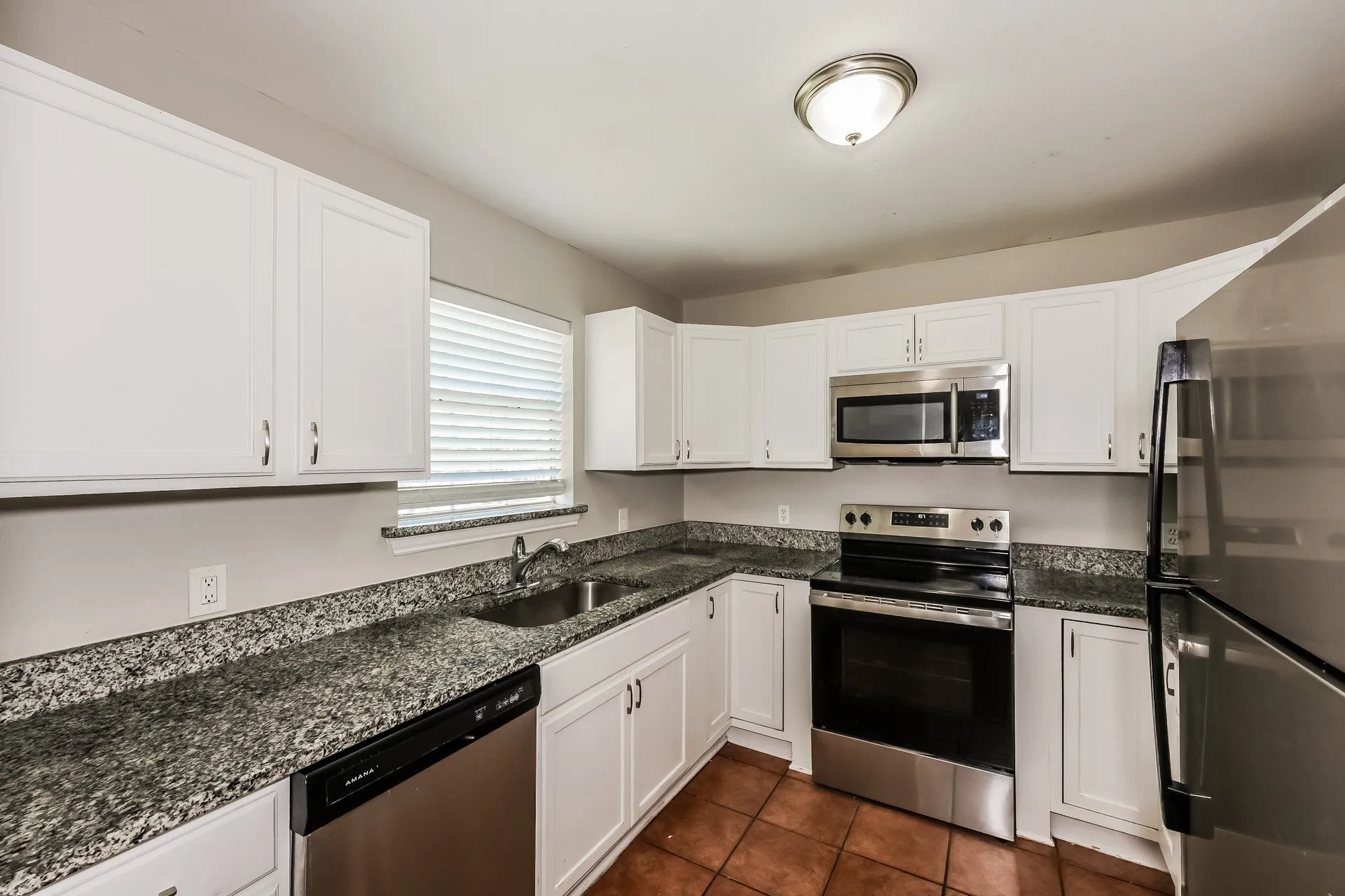 Single Family Residence For Sale in Dallas County , 10522 Woodleaf Drive, Dallas, Texas 75227, 3 Bedroom, 3 Bathroom, 1 Garage spaces, 1,578 Sqft, built in 2002, mls#21274664, Real Estate Agent in Dallas, Homes For Sale in Dallas county, Homes For Sale in Dallas, Realtor in Dallas Texas, Real Estate Brokerage Independent Realty Texas, Luminita Cordes Realtor